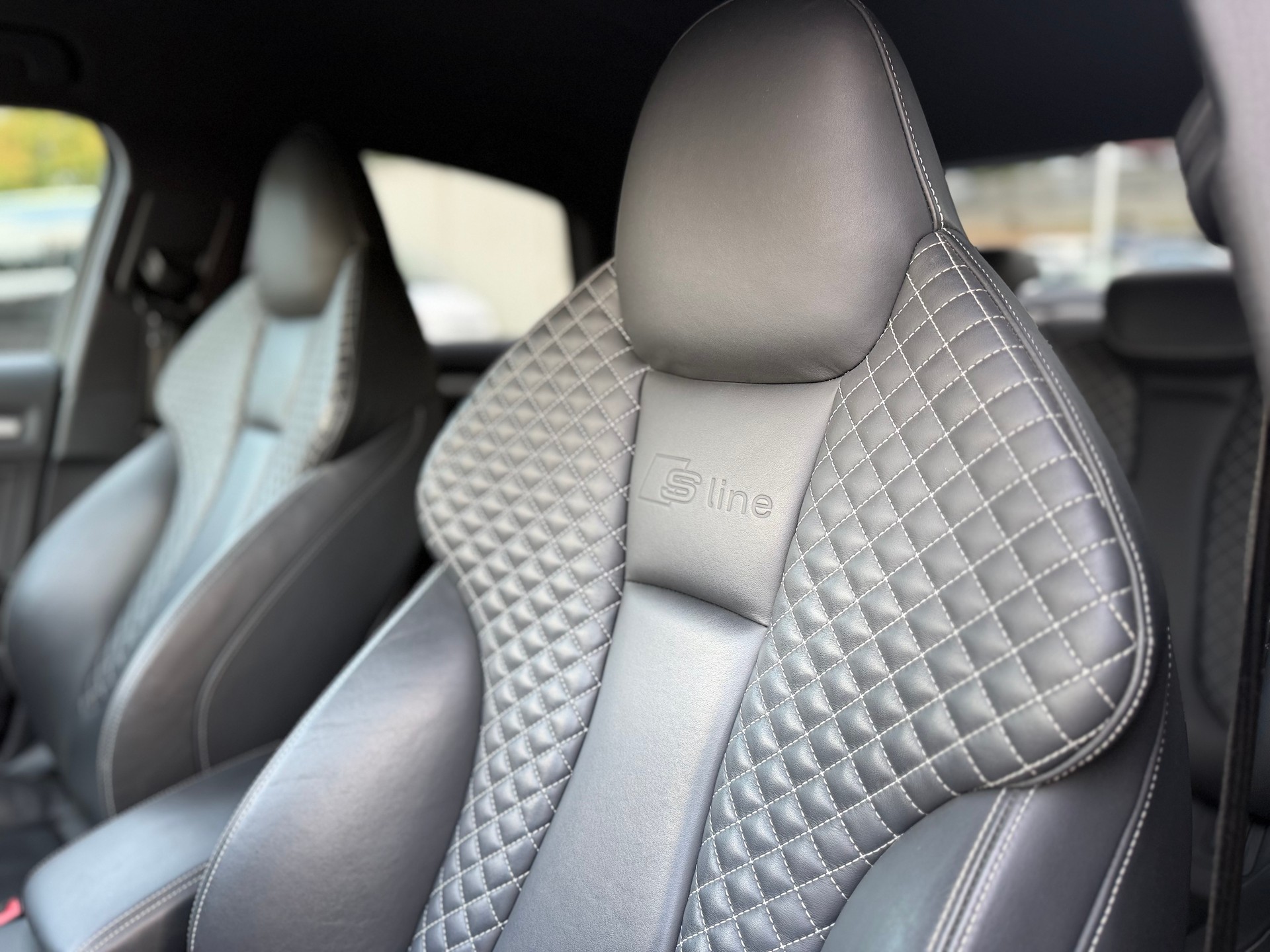AUDI A3 Limousine 1.8 TFSI Ambition quattro S-tronic-image-17