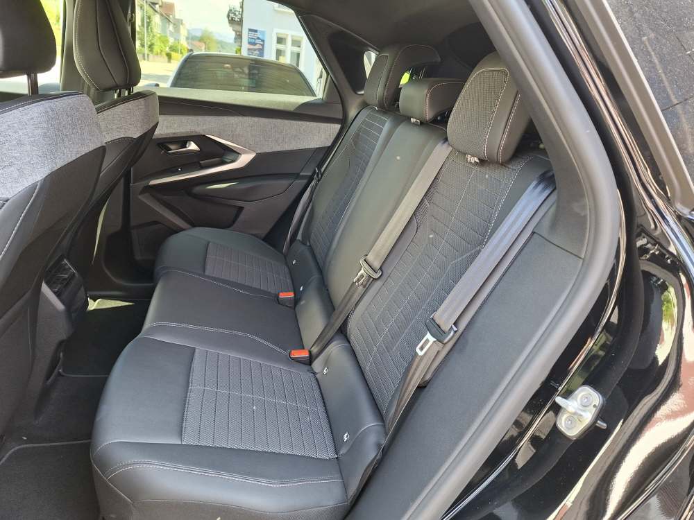 PEUGEOT 3008 e-Allure-image-7