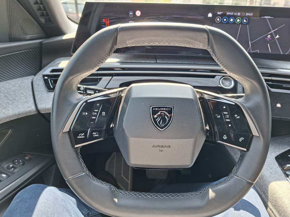 PEUGEOT 3008 e-Allure-image-15