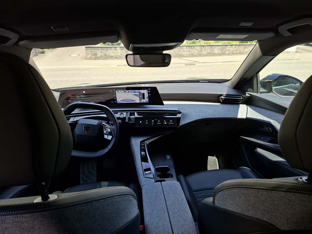 PEUGEOT 3008 e-Allure-image-11