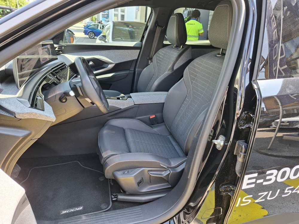 PEUGEOT 3008 e-Allure-image-6