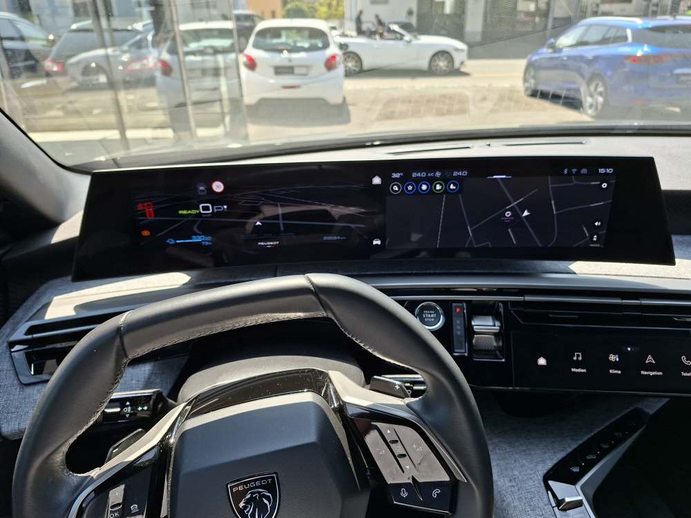 PEUGEOT 3008 e-Allure-image-13