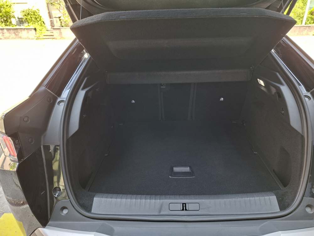 PEUGEOT 3008 e-Allure-image-8