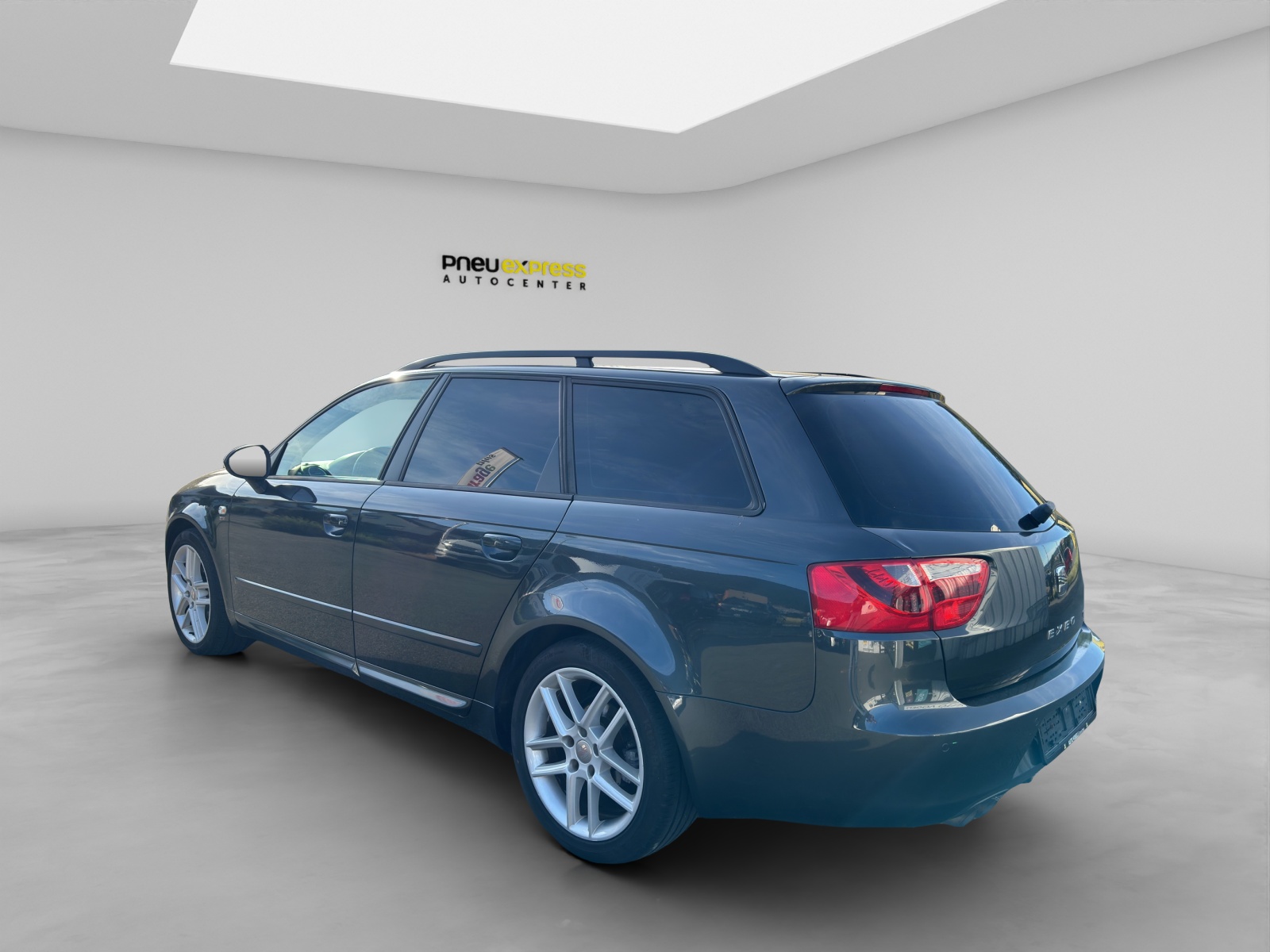 SEAT Exeo ST 2.0 TDI 143 Reference MTr-showroom-element-3