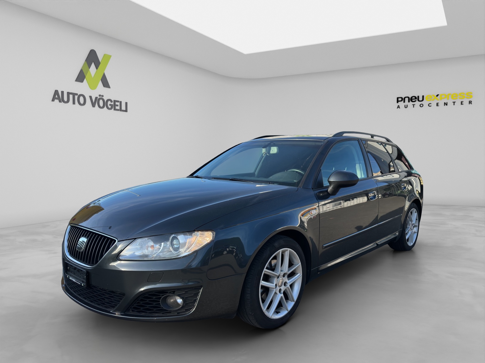 SEAT Exeo ST 2.0 TDI 143 Reference MTr-showroom-element-1