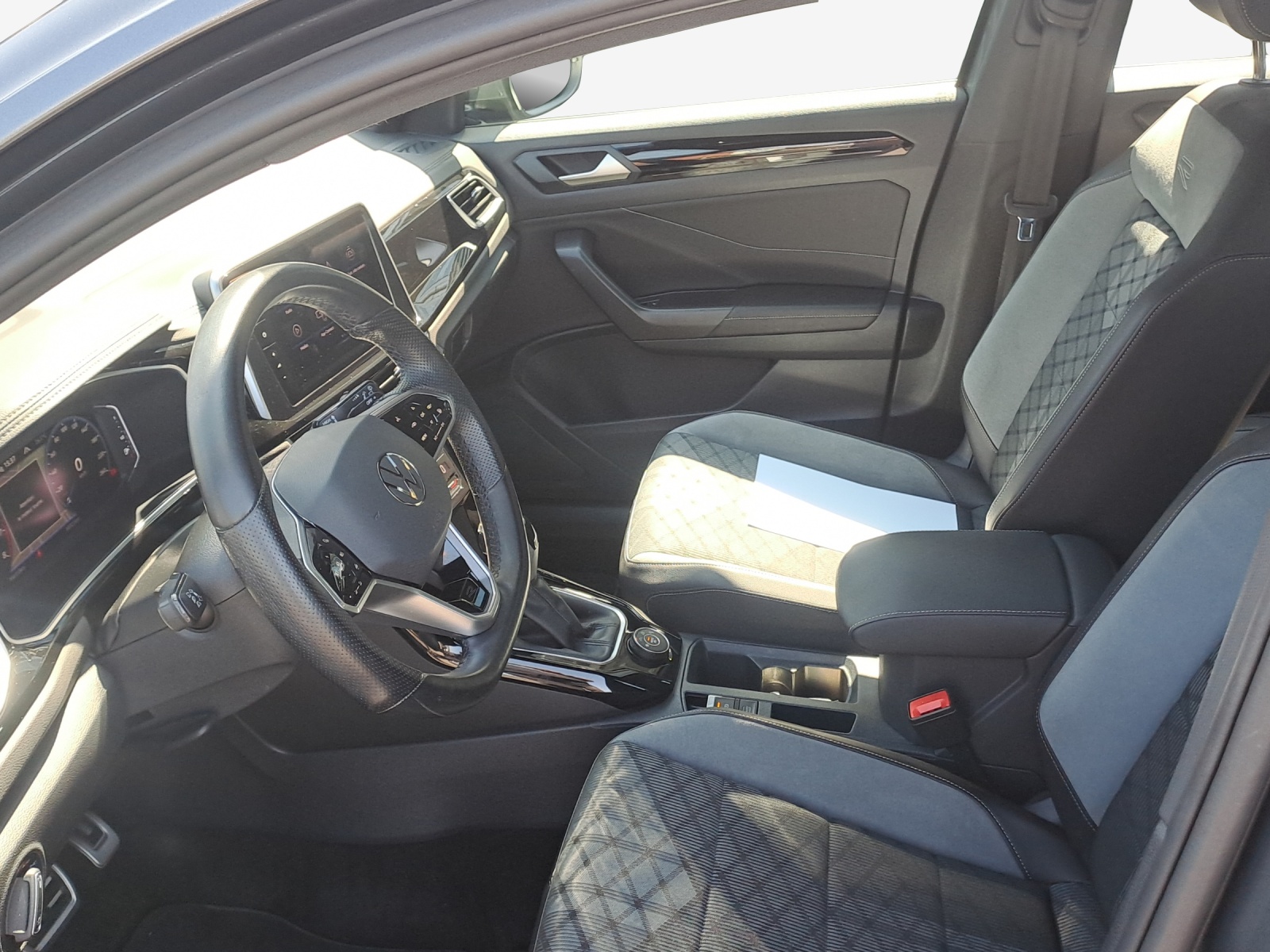 VW T-Roc 2.0 TSI R-Line DSG 4Motion-image-7