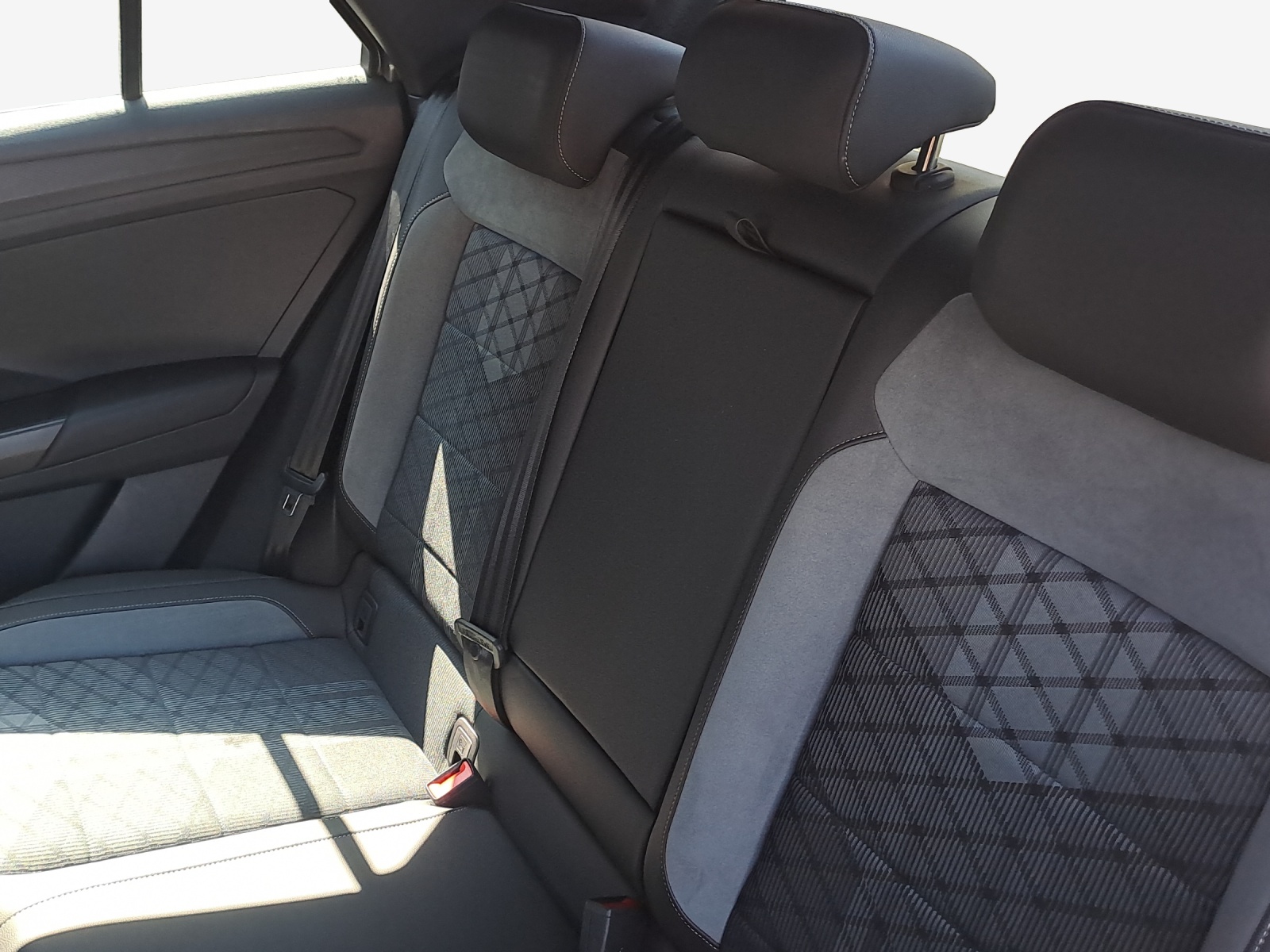 VW T-Roc 2.0 TSI R-Line DSG 4Motion-image-11