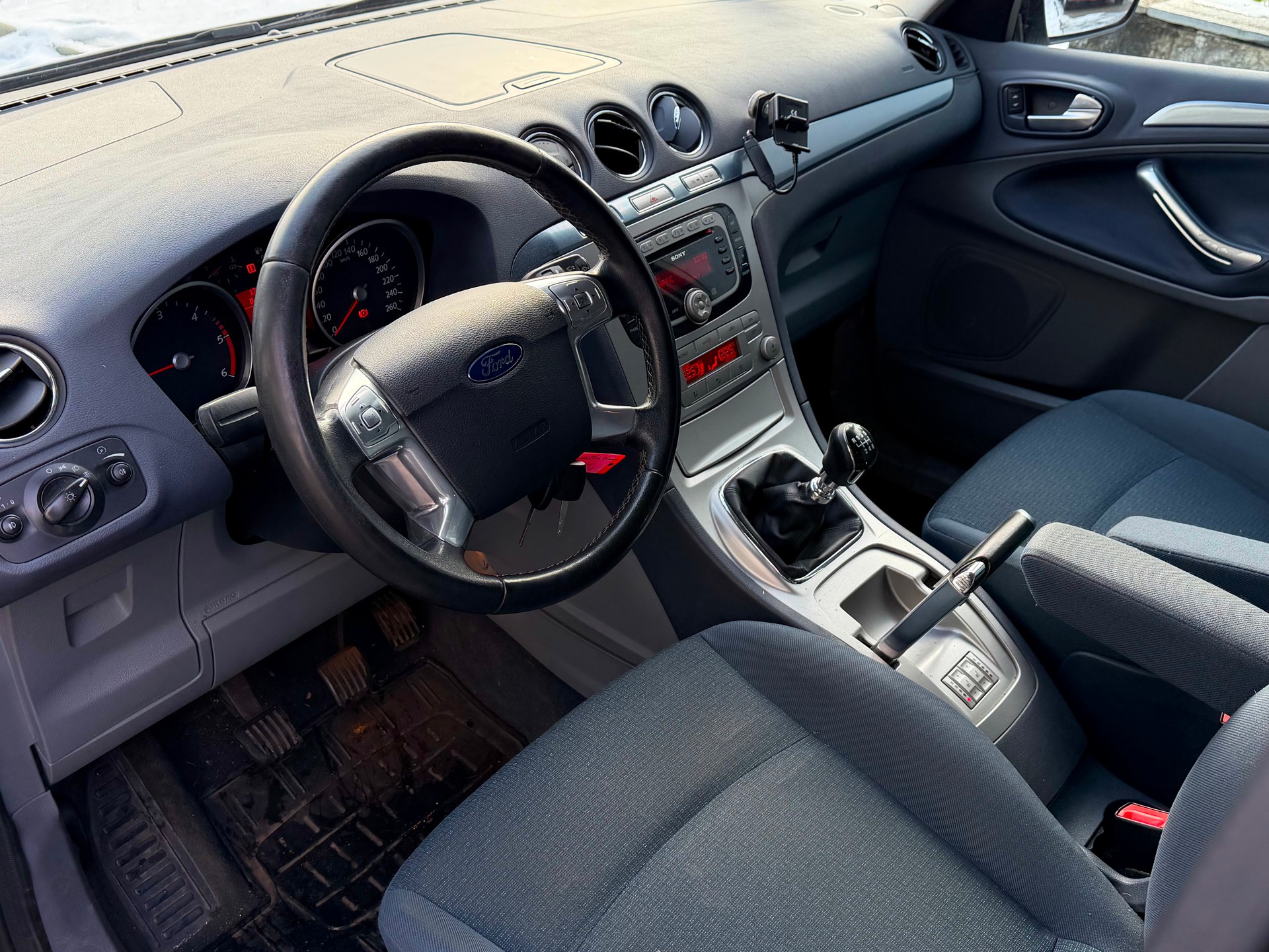 FORD Galaxy 2.0 TDCi Titanium-image-9