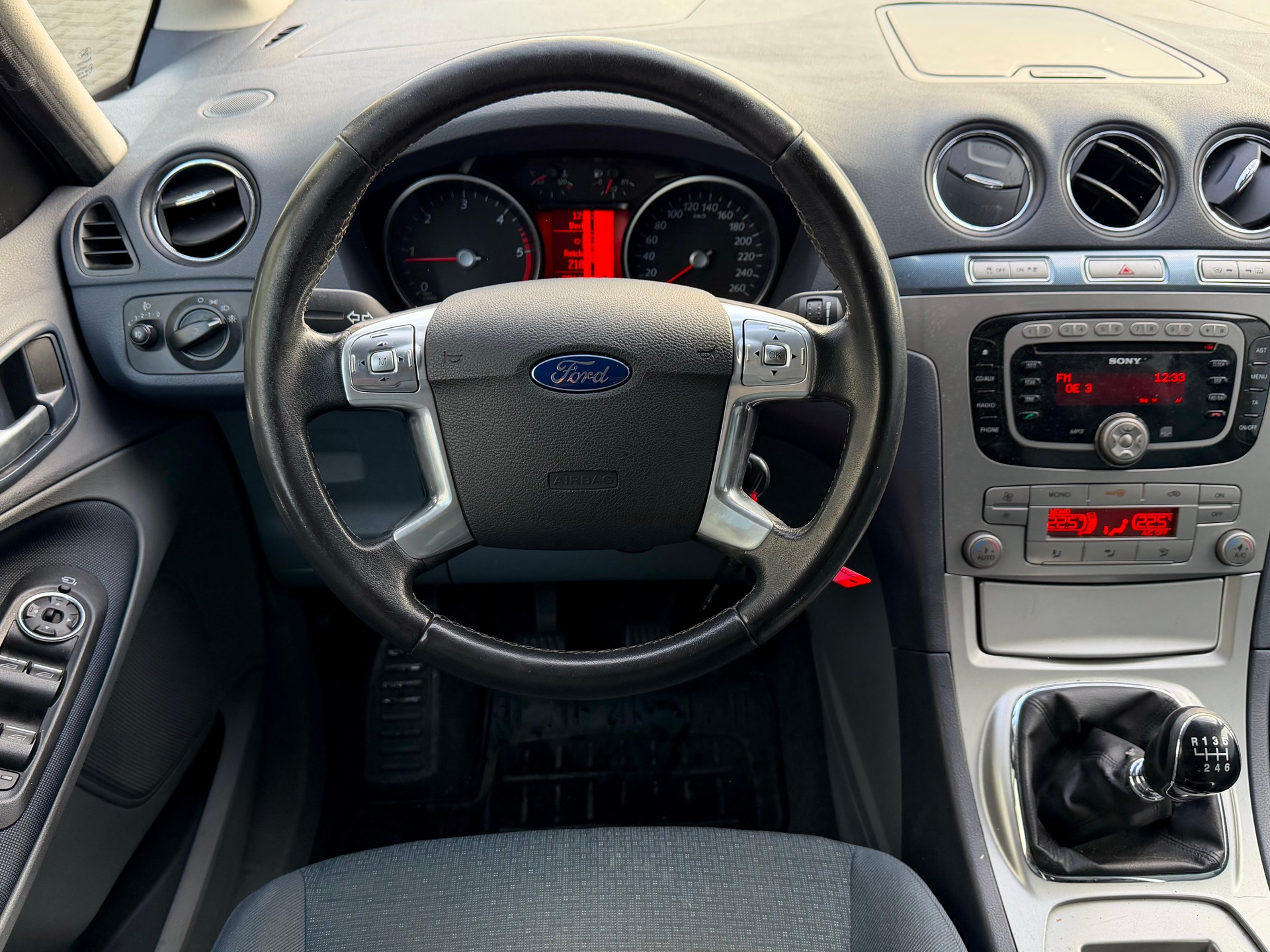 FORD Galaxy 2.0 TDCi Titanium-image-10
