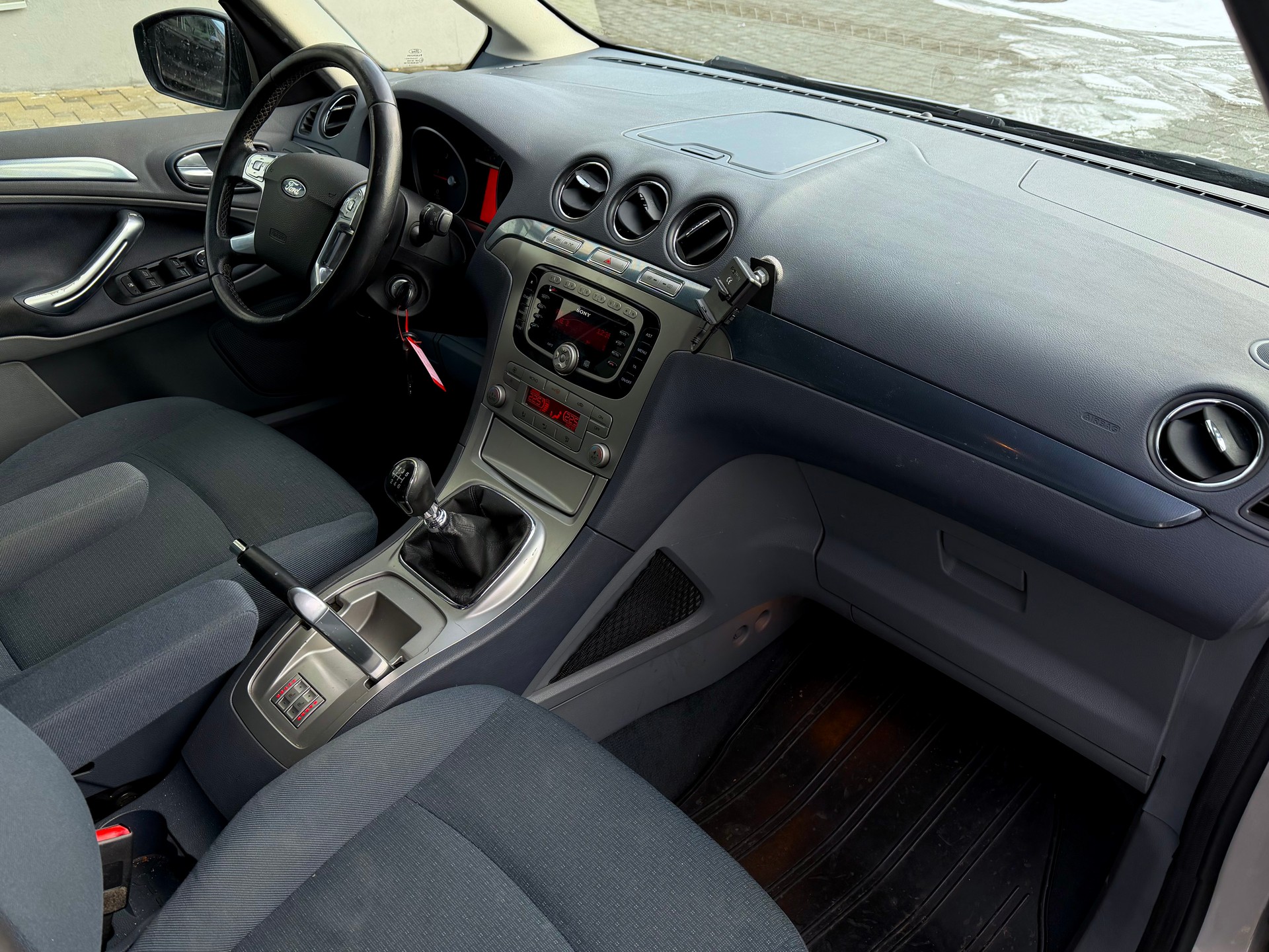 FORD Galaxy 2.0 TDCi Titanium-image-12