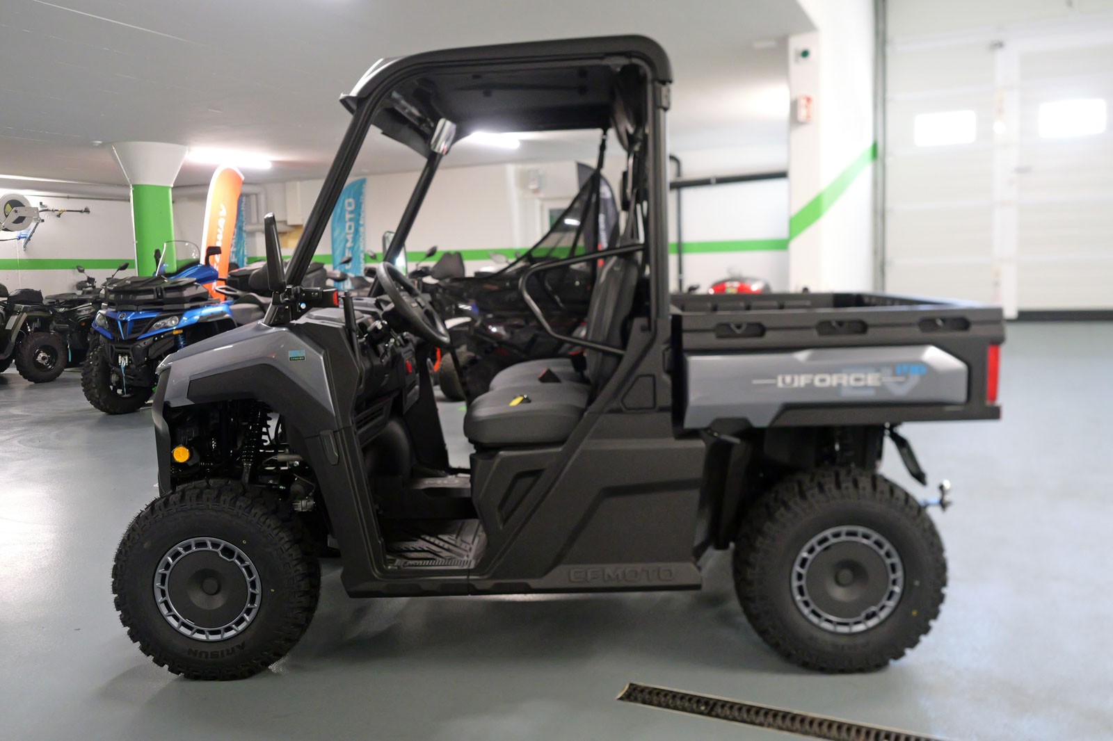 CF MOTO UFORCE U6 EV-showroom-element-3