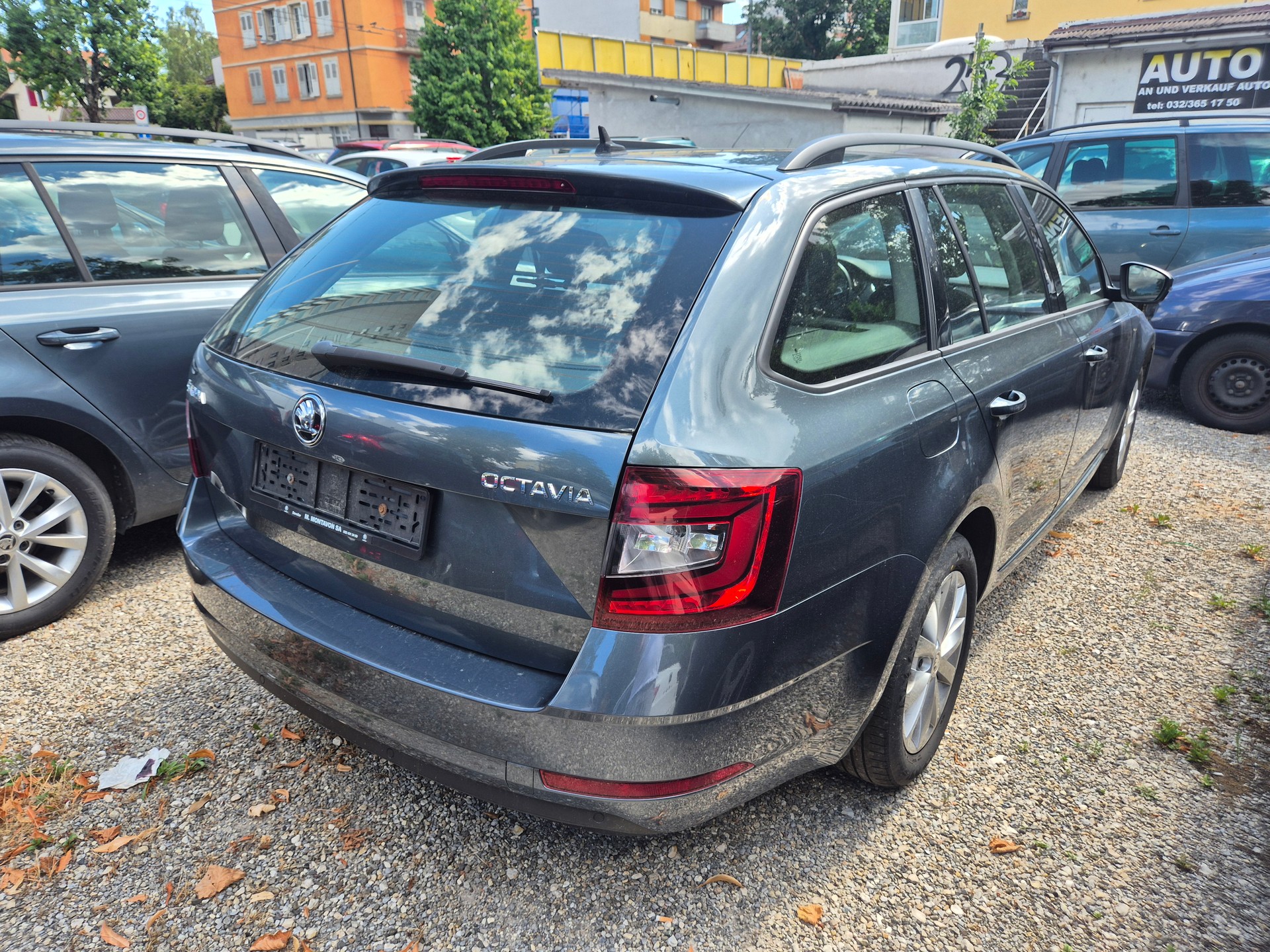 SKODA Octavia Combi 1.6 TDI Ambition DSG-image-5