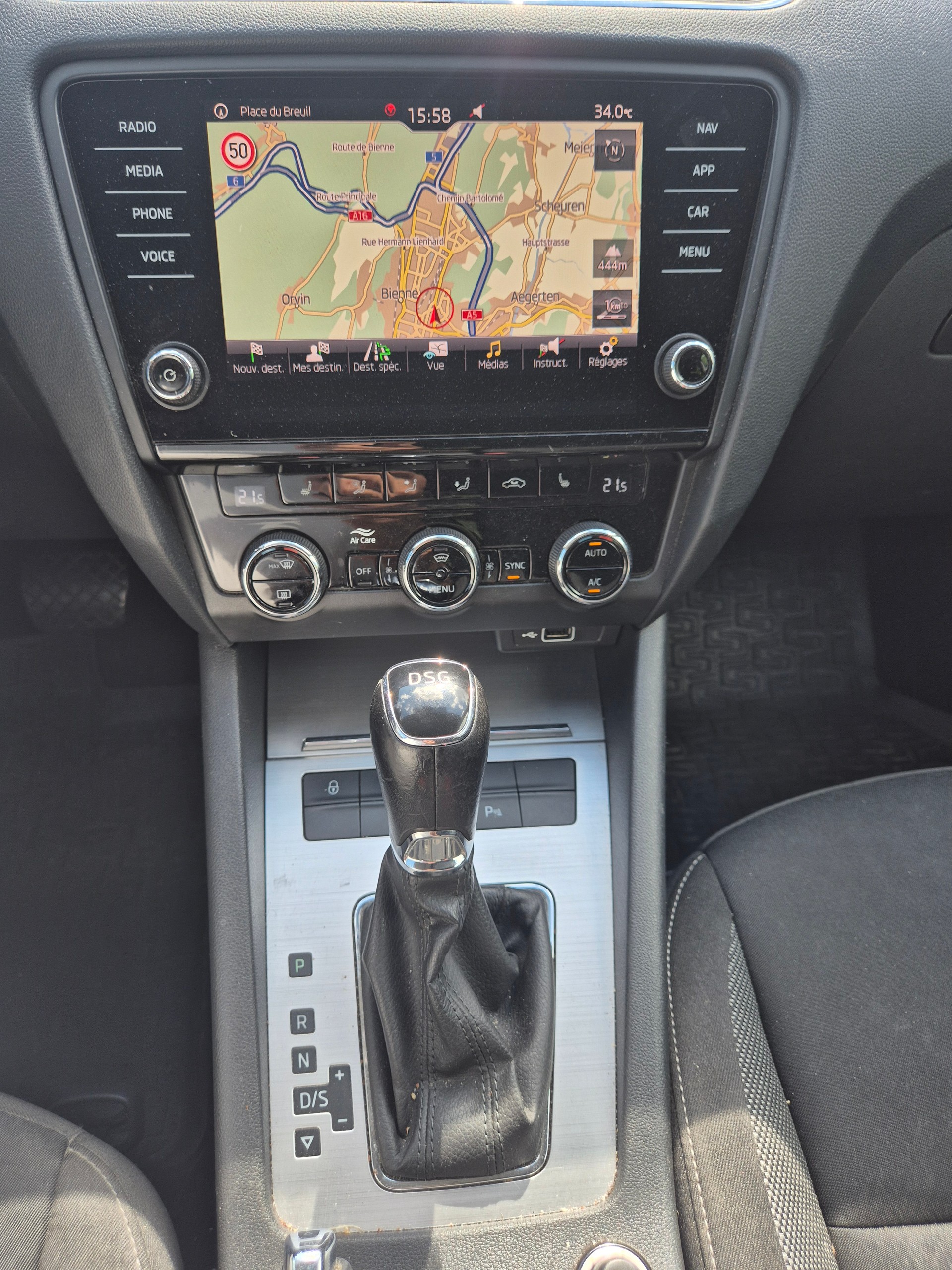 SKODA Octavia Combi 1.6 TDI Ambition DSG-image-9