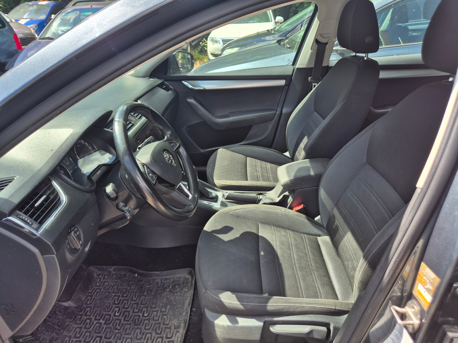 SKODA Octavia Combi 1.6 TDI Ambition DSG-image-6