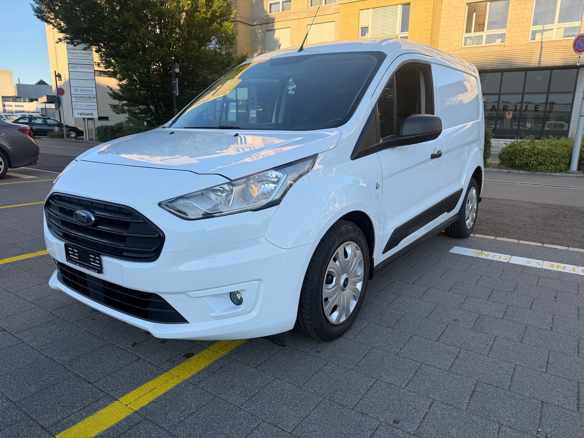 FORD Transit Connect Van T220 1.5 Eco Blue Trend-image-8