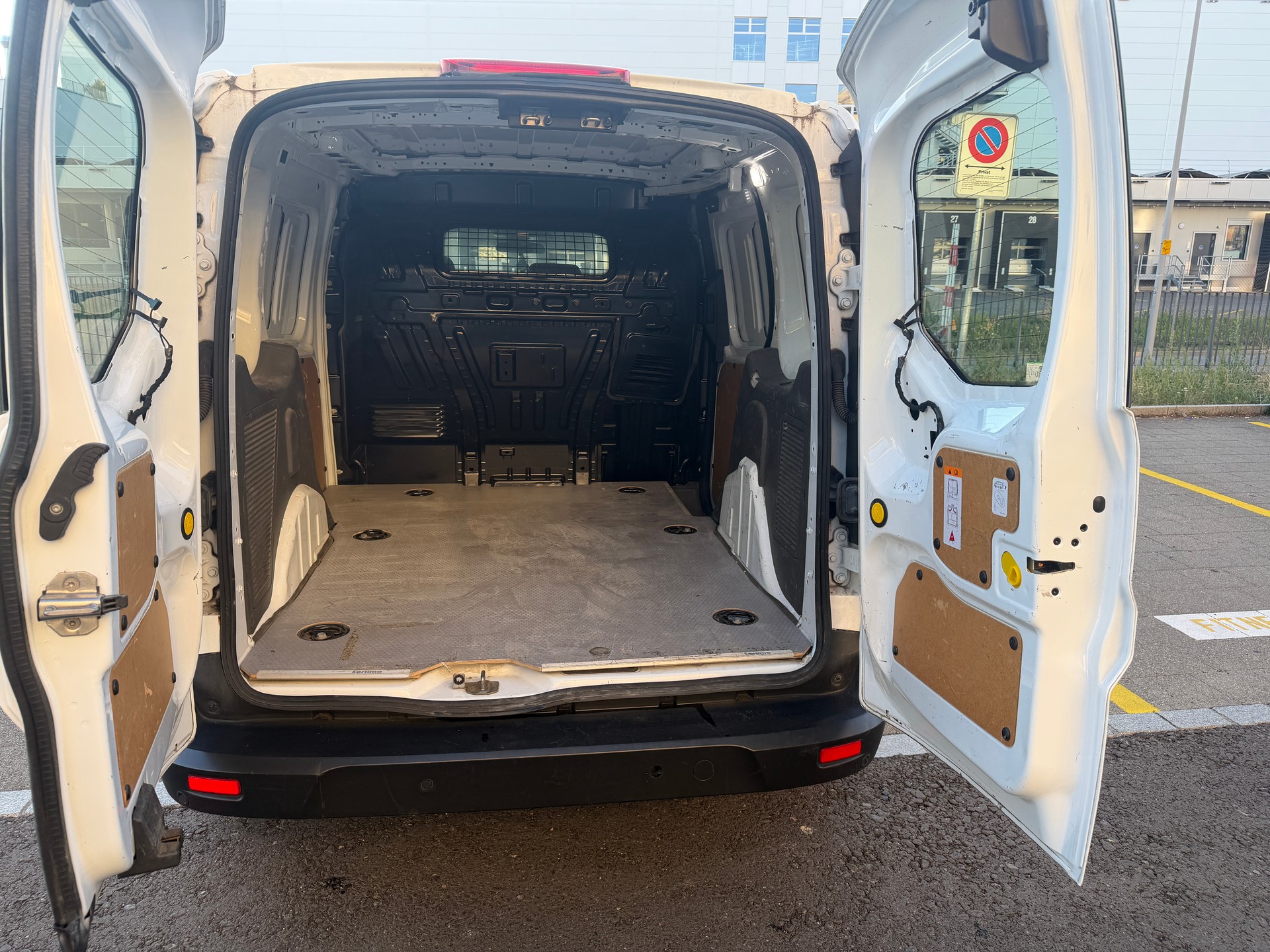 FORD Transit Connect Van T220 1.5 Eco Blue Trend-image-6