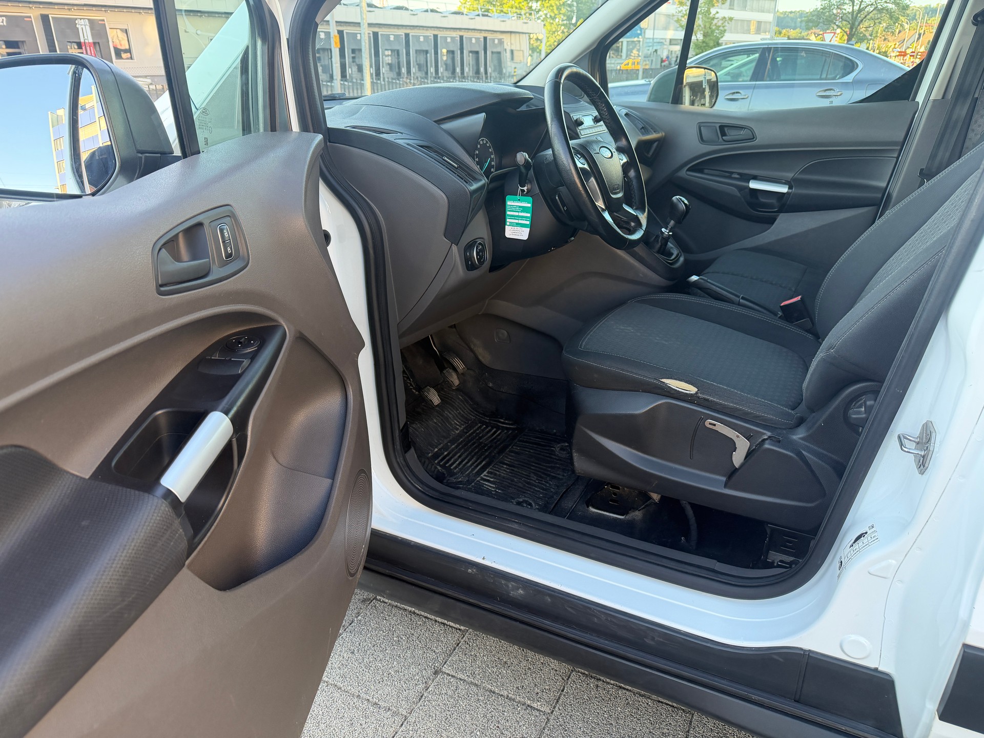 FORD Transit Connect Van T220 1.5 Eco Blue Trend-image-9