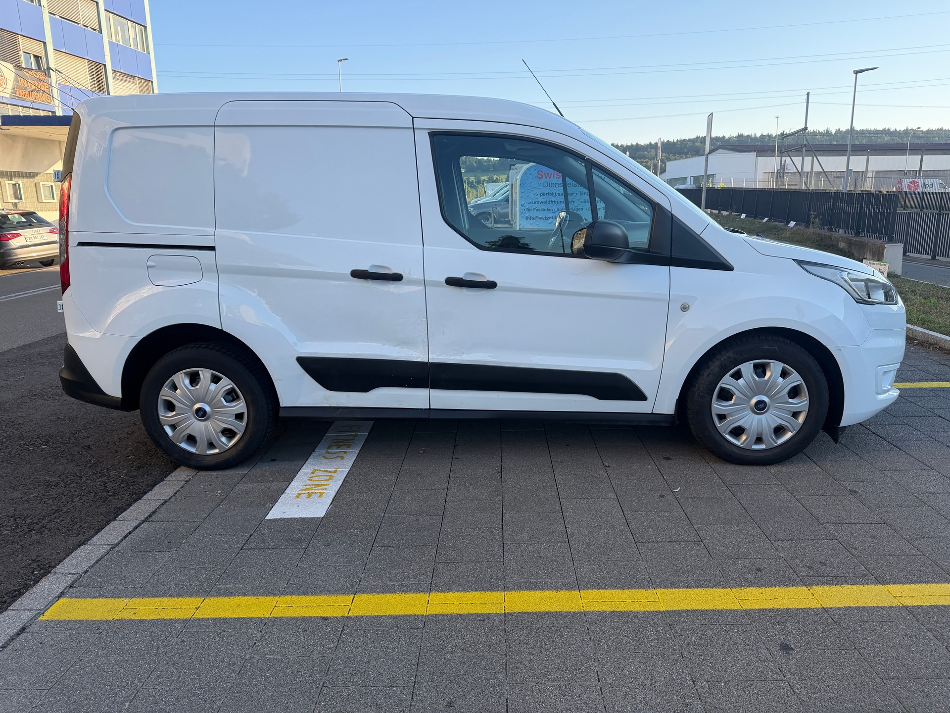 FORD Transit Connect Van T220 1.5 Eco Blue Trend-image-2