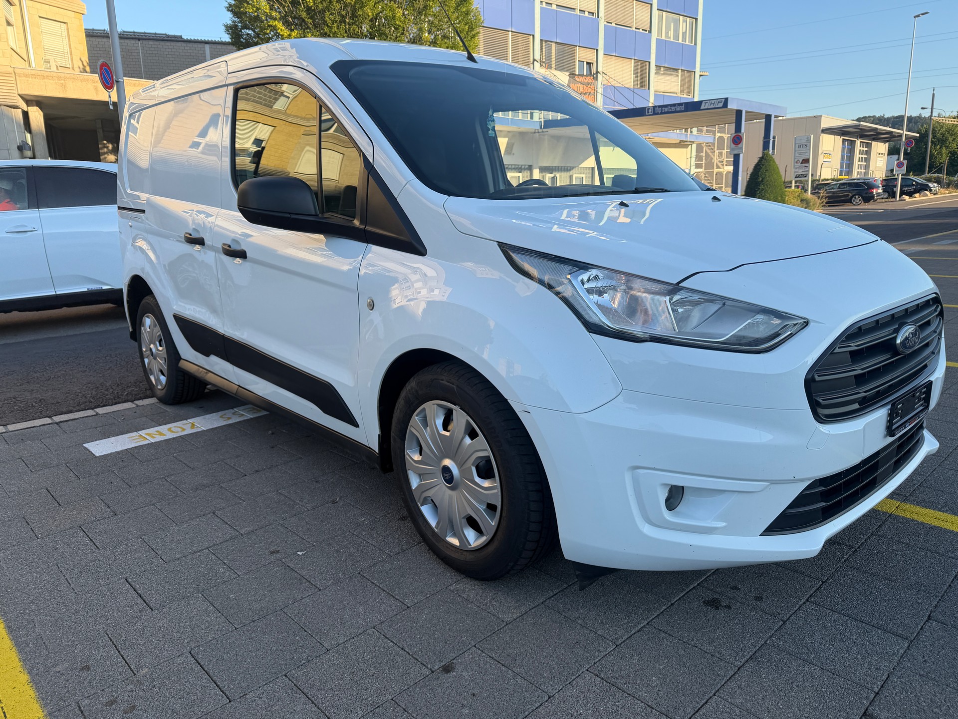 FORD Transit Connect Van T220 1.5 Eco Blue Trend-image-1