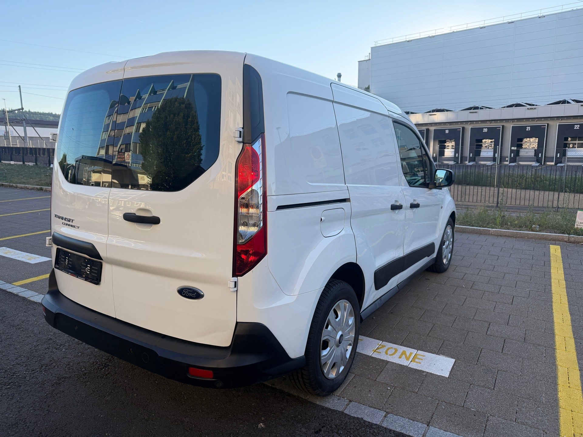 FORD Transit Connect Van T220 1.5 Eco Blue Trend-image-3