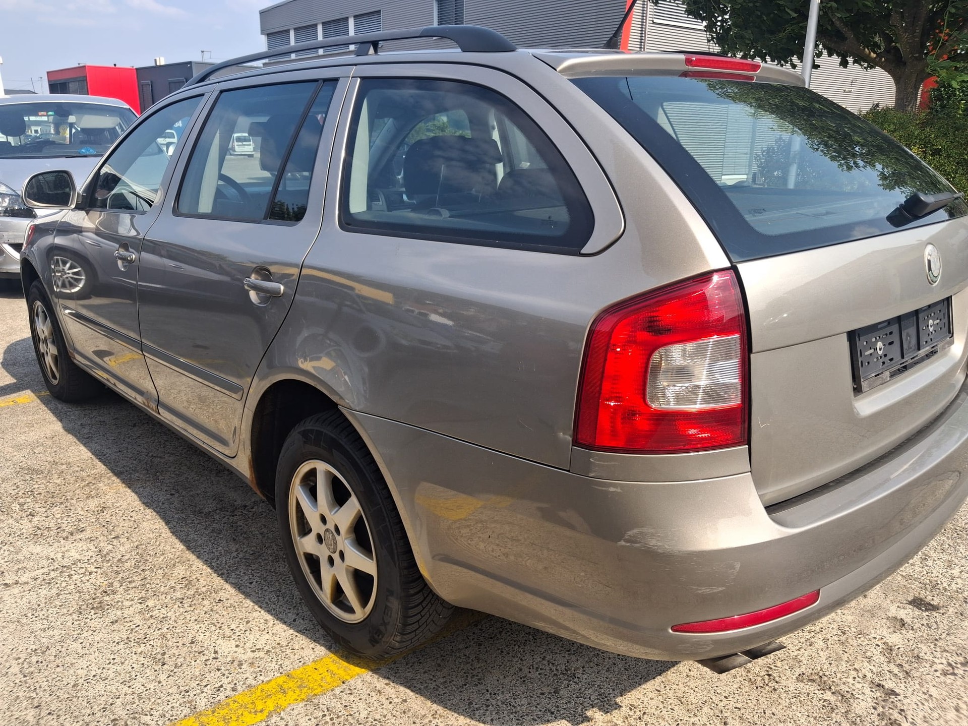 SKODA Octavia Combi 1.8 TSI Laurin & Klement 4x4-image-6