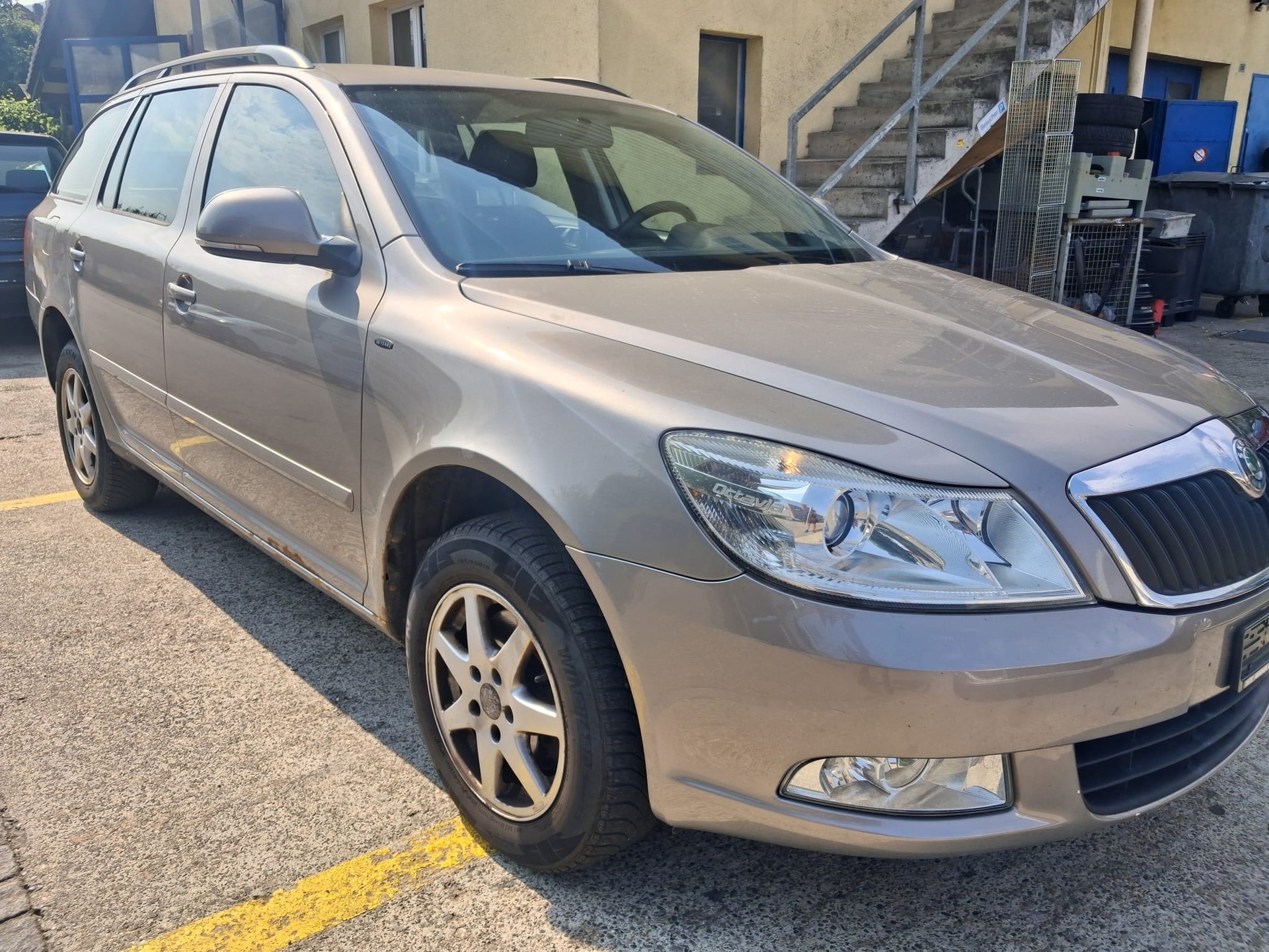 SKODA Octavia Combi 1.8 TSI Laurin & Klement 4x4-image-2