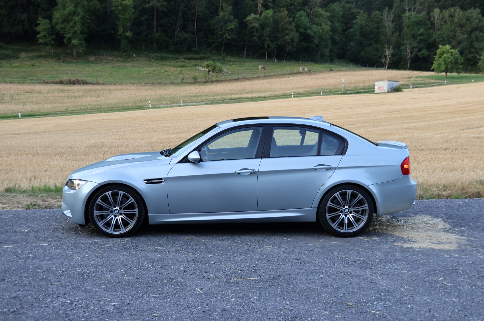 BMW M3-image-2