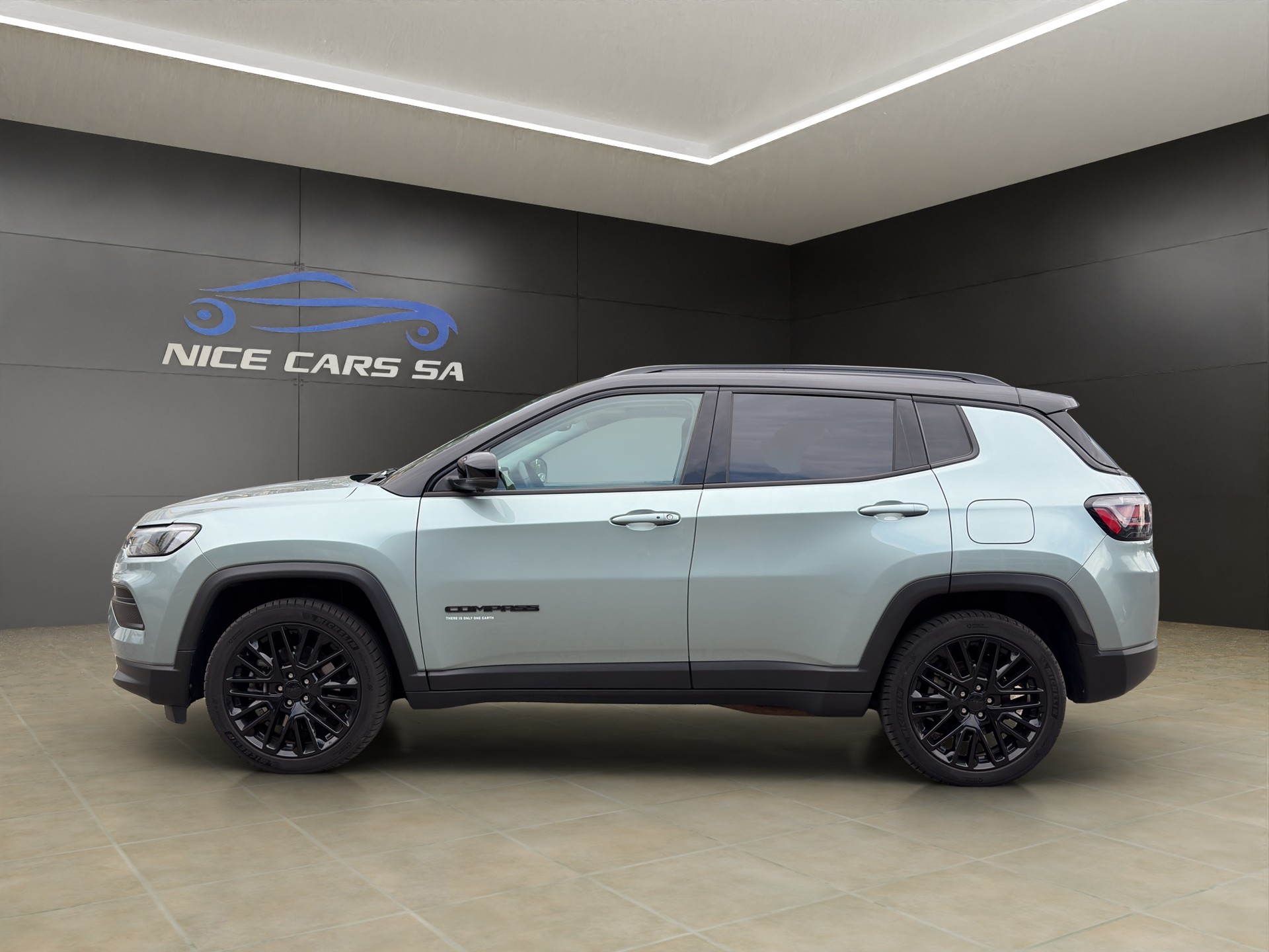 JEEP Compass 1.3 T PHEV Upland Plus Sky AWD-image-2