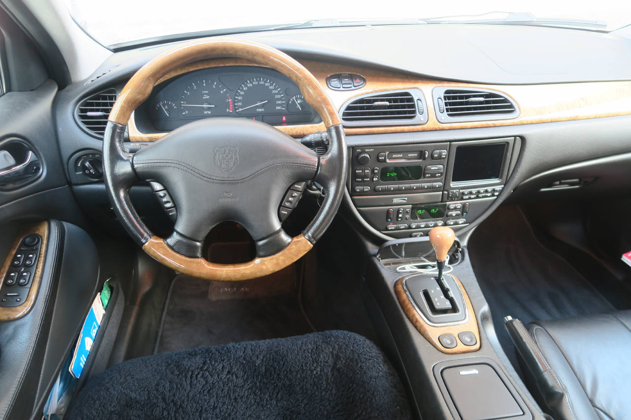 JAGUAR S-TYPE 4.0 V8-image-4