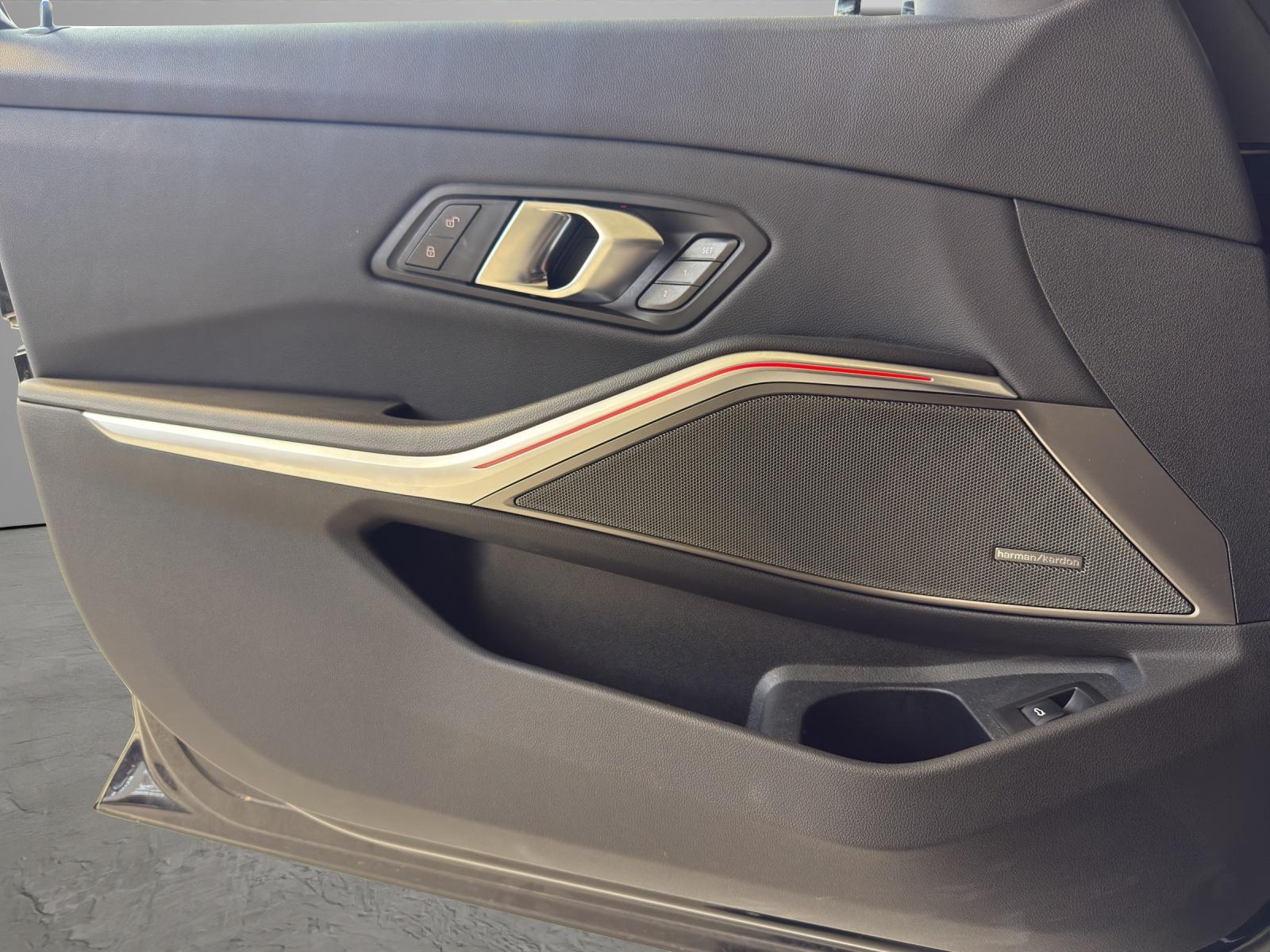 BMW 330d xDrive Touring M Sport-image-16