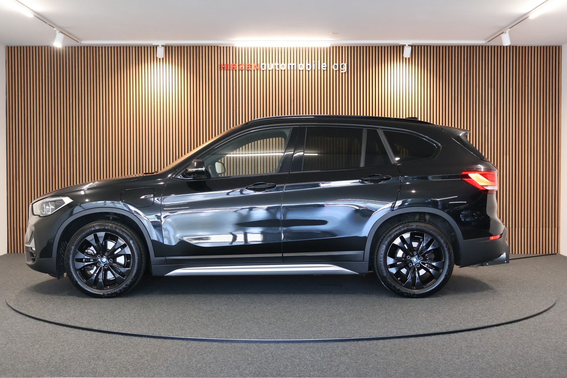 BMW X1 xDrive 25e xLine Fleet Edition Steptronic-showroom-element-1
