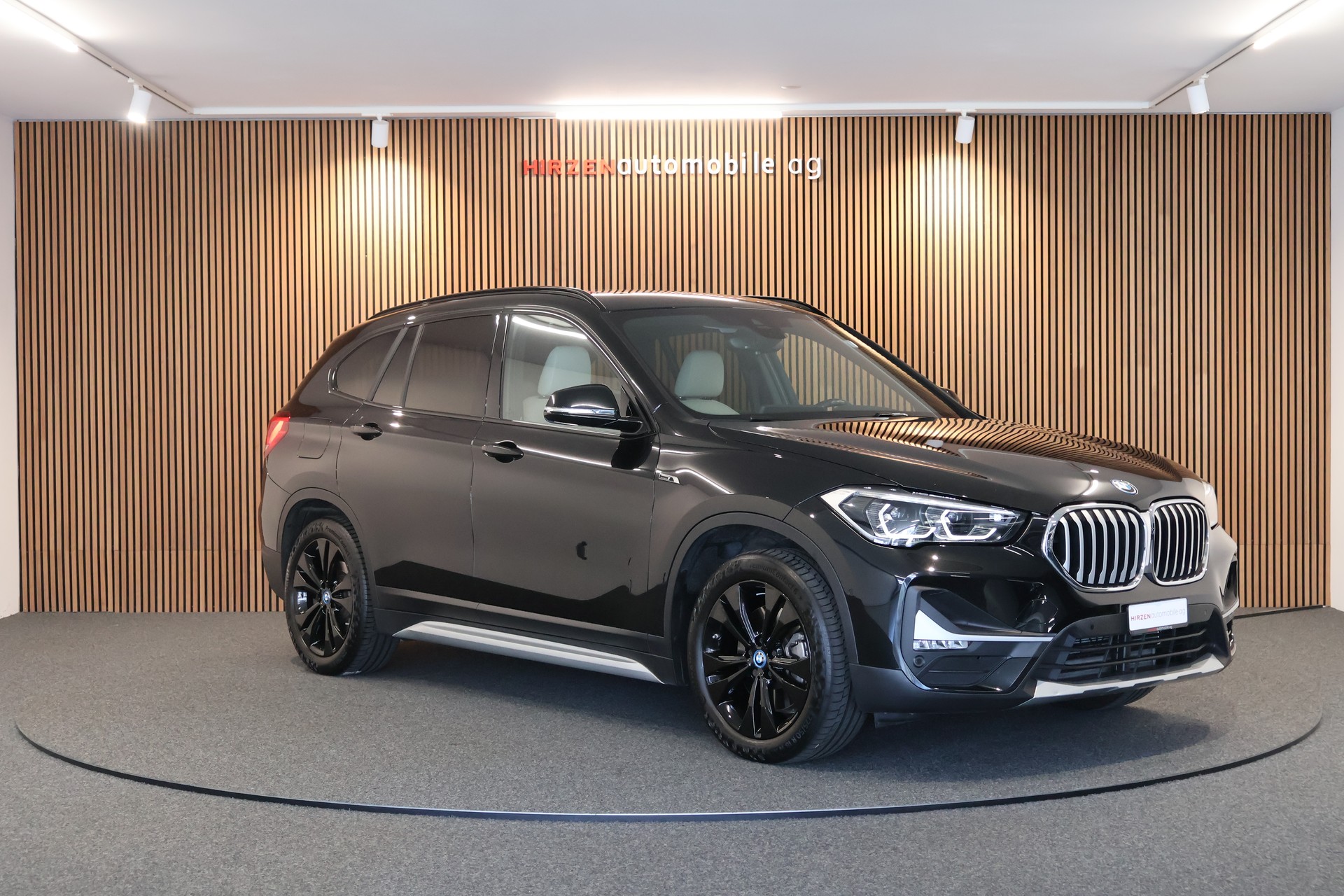 BMW X1 xDrive 25e xLine Fleet Edition Steptronic-image-6