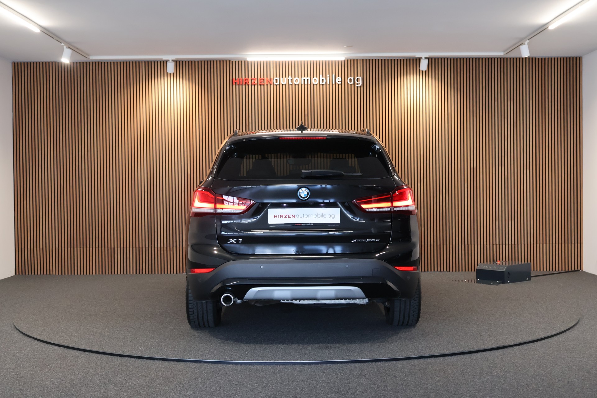 BMW X1 xDrive 25e xLine Fleet Edition Steptronic-showroom-element-3