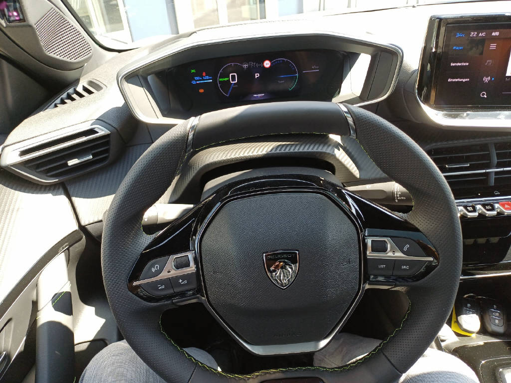 PEUGEOT 208 e-GT Reichweite 397-439 km-image-4