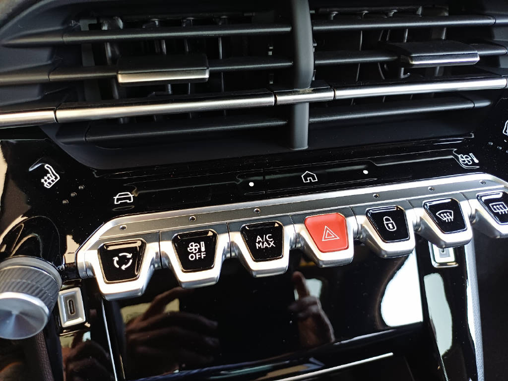 PEUGEOT 208 e-GT Reichweite 397-439 km-image-14