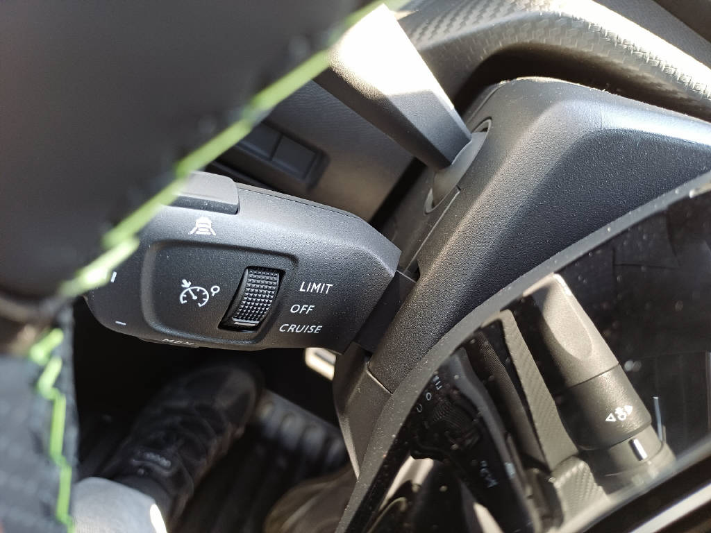 PEUGEOT 208 e-GT Reichweite 397-439 km-image-5