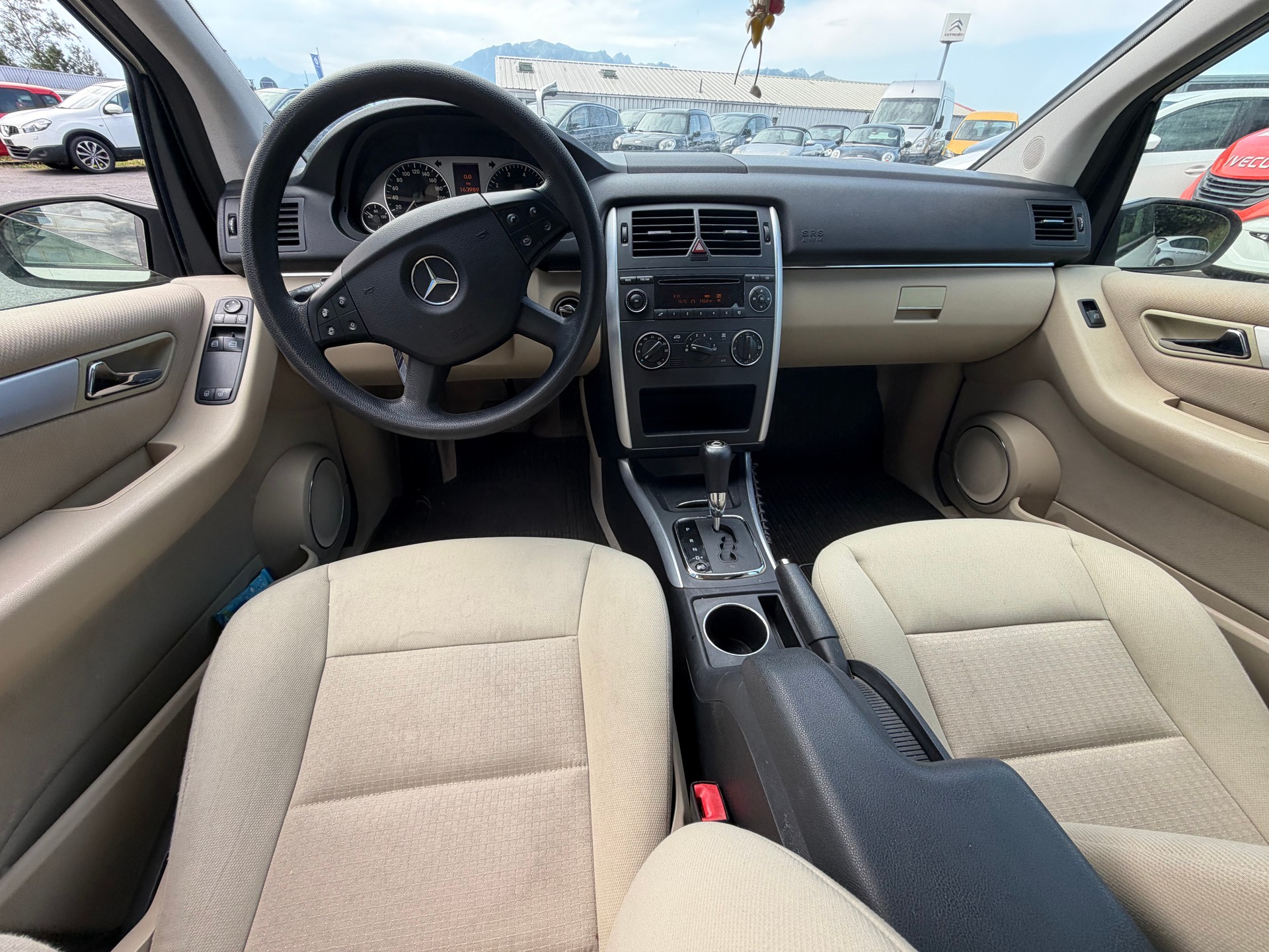 MERCEDES-BENZ B 200-image-1