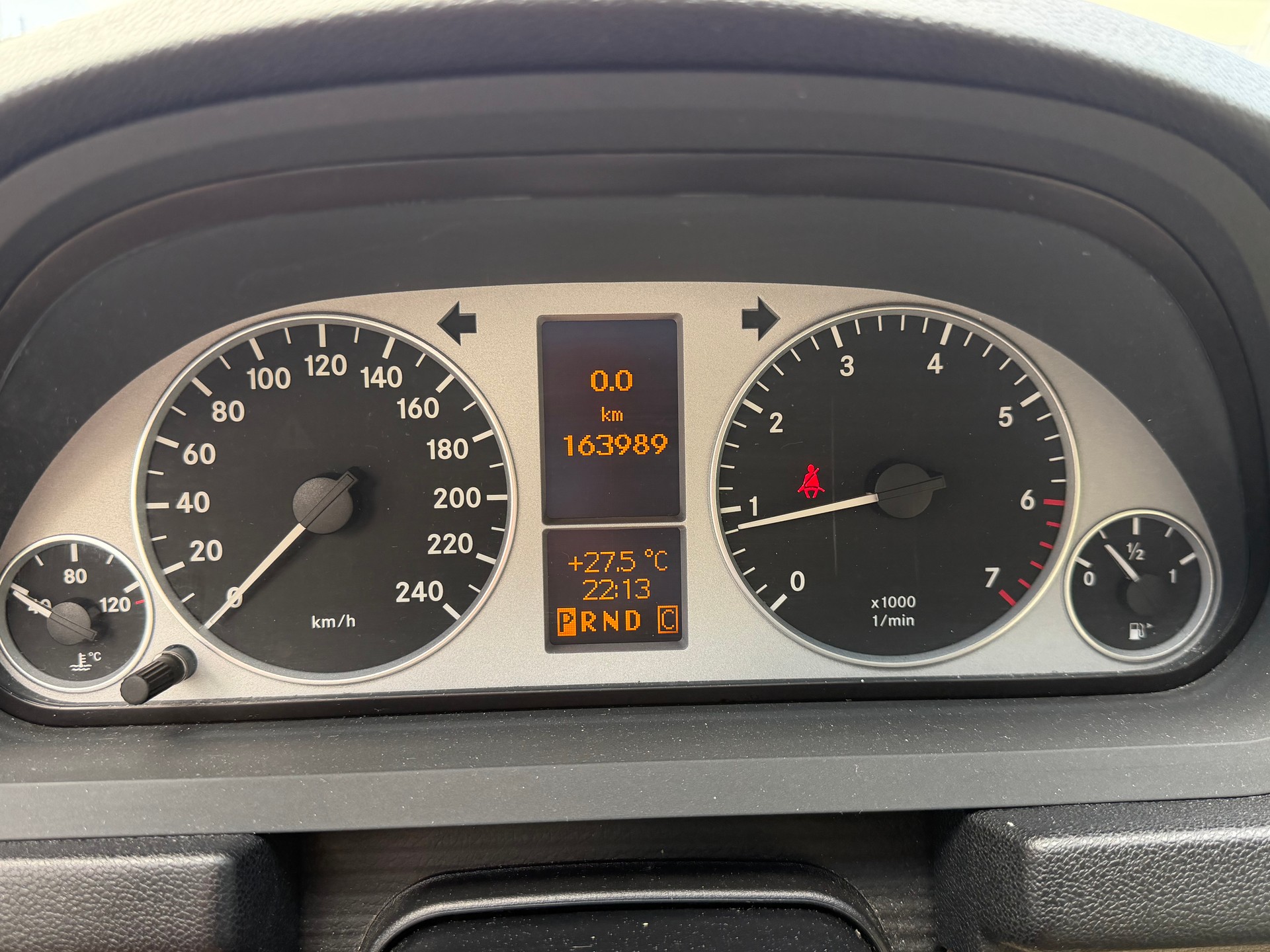 MERCEDES-BENZ B 200-image-9