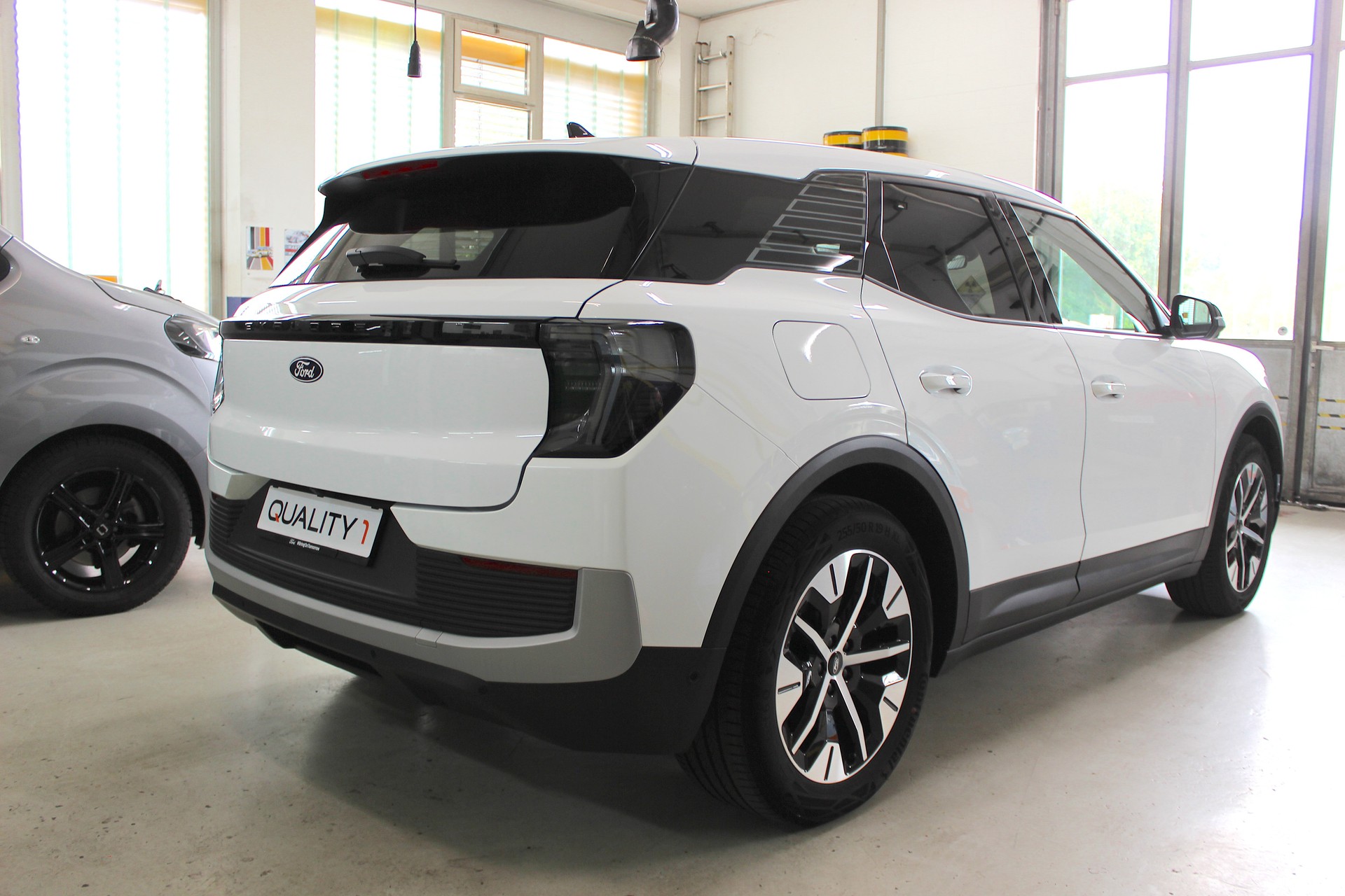 FORD Explorer Elektro 77kWh Extended Range 💥 TOP Ausstattung inkl. AHK 💥 Garantie 💥 Lieferung möglich-showroom-element-3
