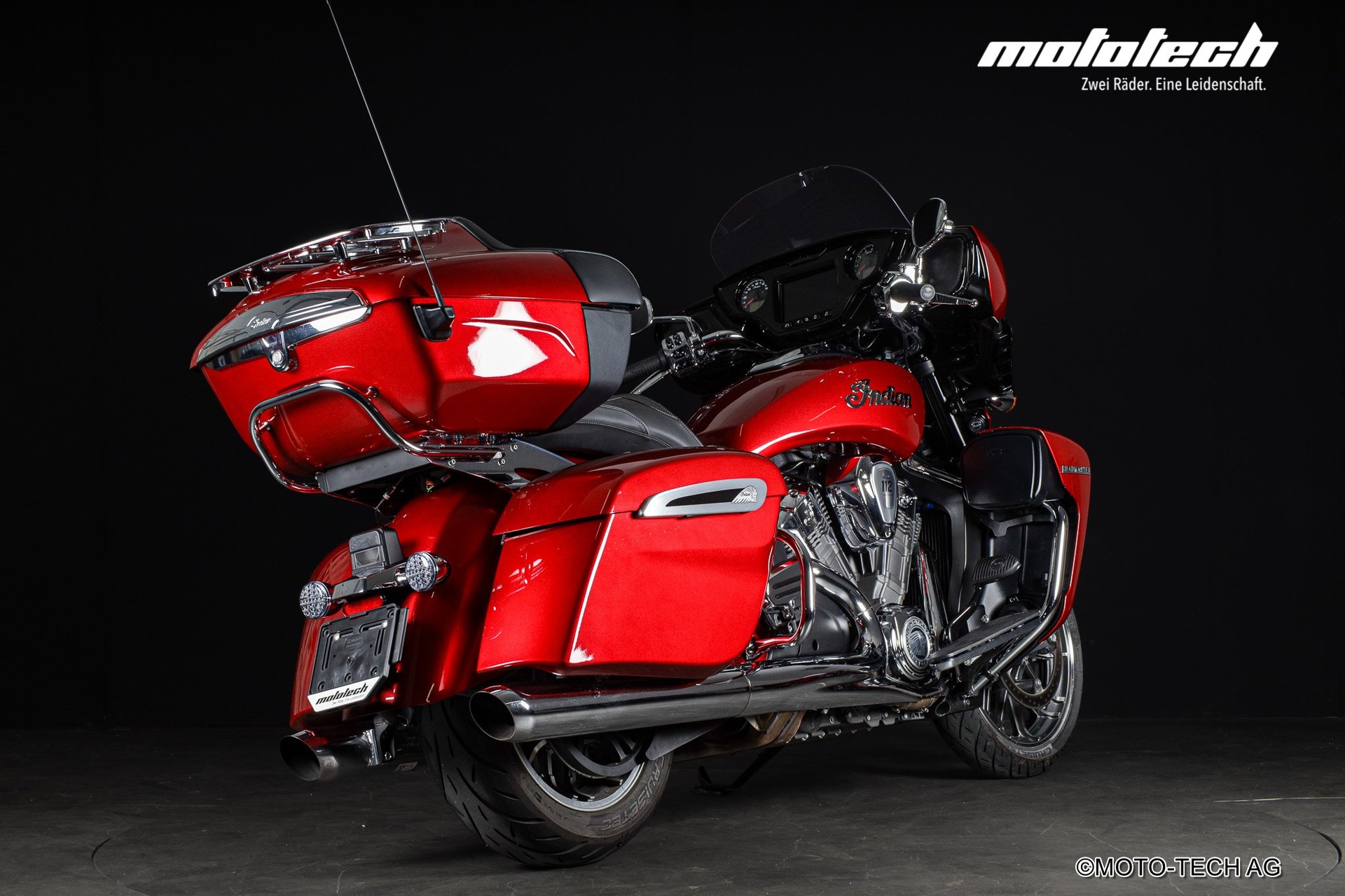 INDIAN Roadmaster Power Plus Limited-showroom-element-2