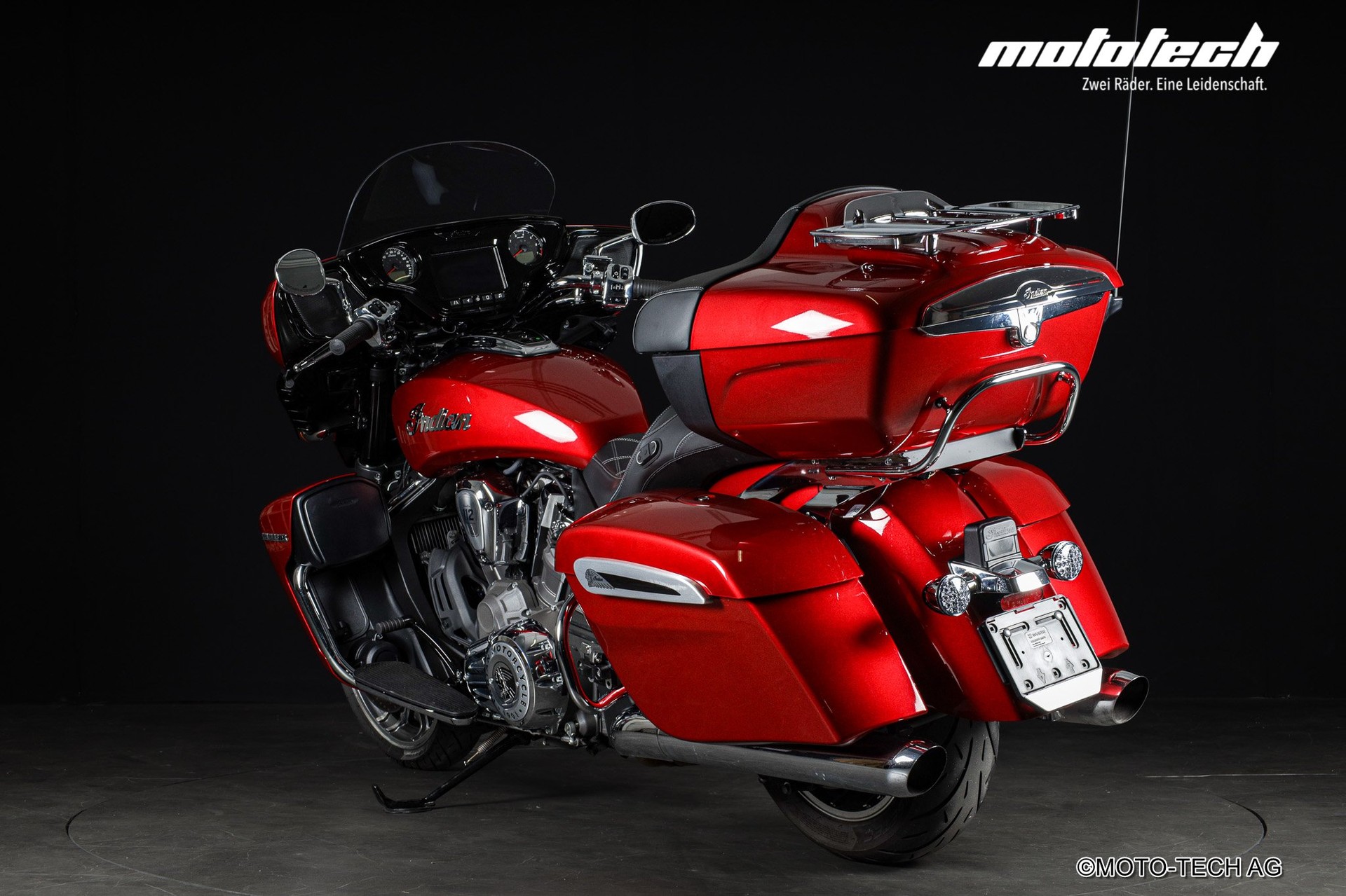 INDIAN Roadmaster Power Plus Limited-showroom-element-3