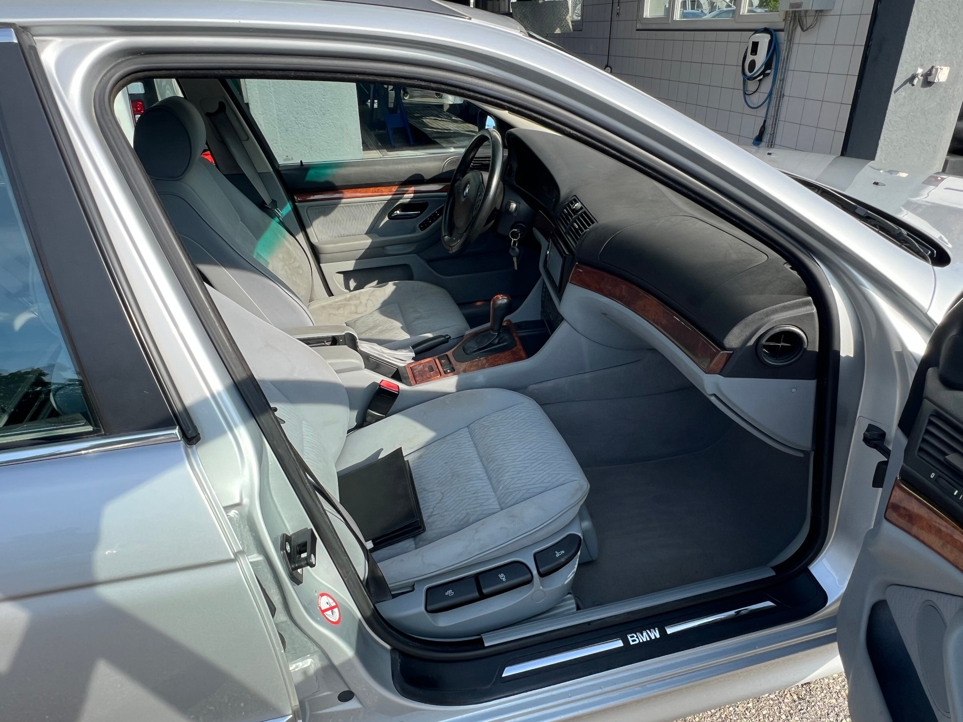 BMW 530i Touring * M-Paket * gepflegt *-image-8