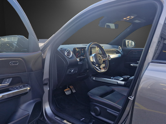 MERCEDES-BENZ GLB 220 d AMG Line 4 MAT.-image-8