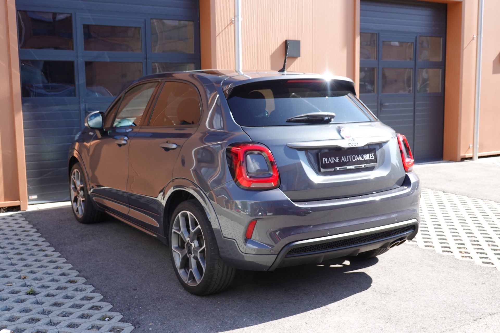 FIAT 500X 1.3 TB GSE S-Design ''CH Auto * Version Sport * Tempomat adaptatif * GPS * Caméra de Recul * 8 Pneus''-image-9