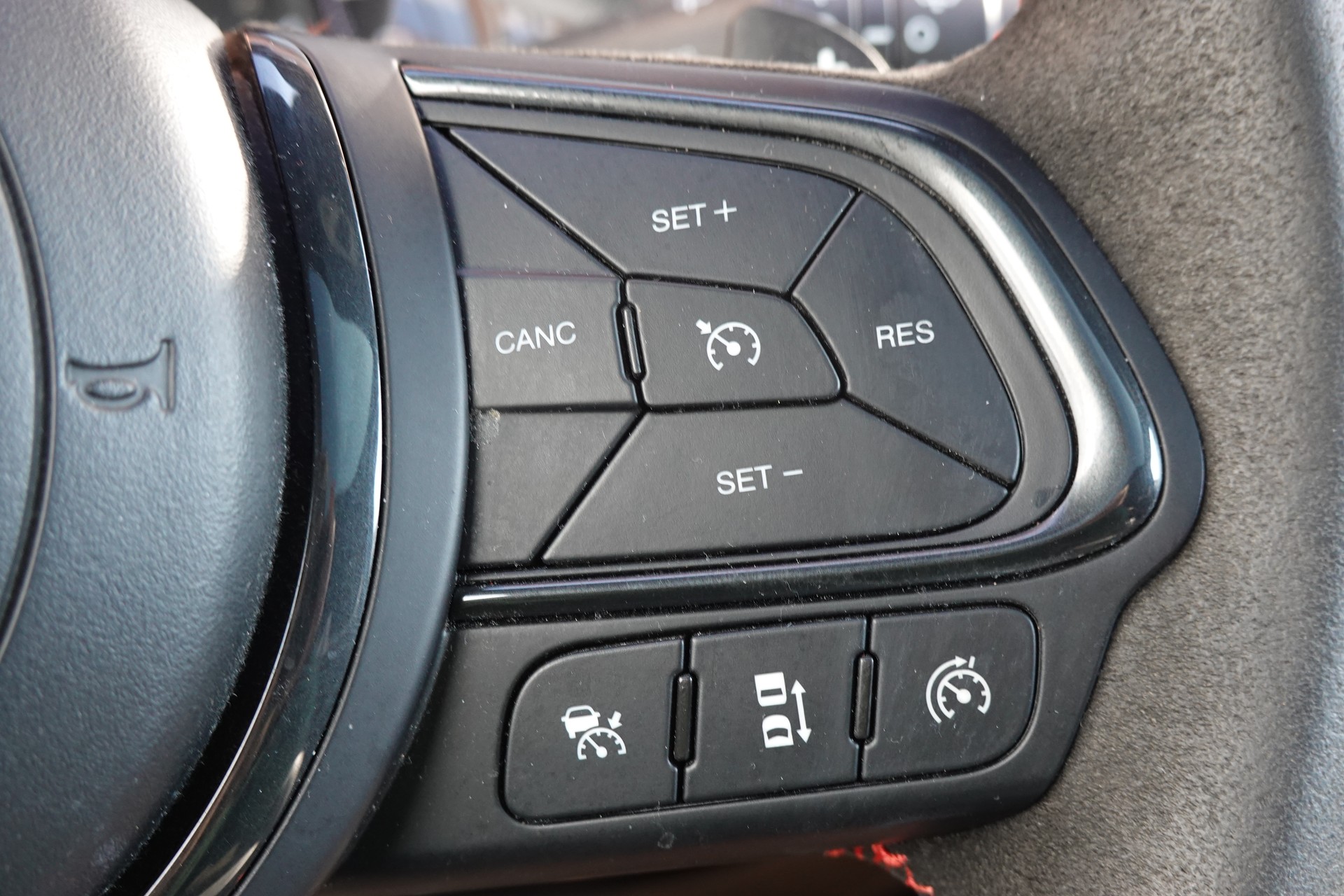FIAT 500X 1.3 TB GSE S-Design ''CH Auto * Version Sport * Tempomat adaptatif * GPS * Caméra de Recul * 8 Pneus''-image-12