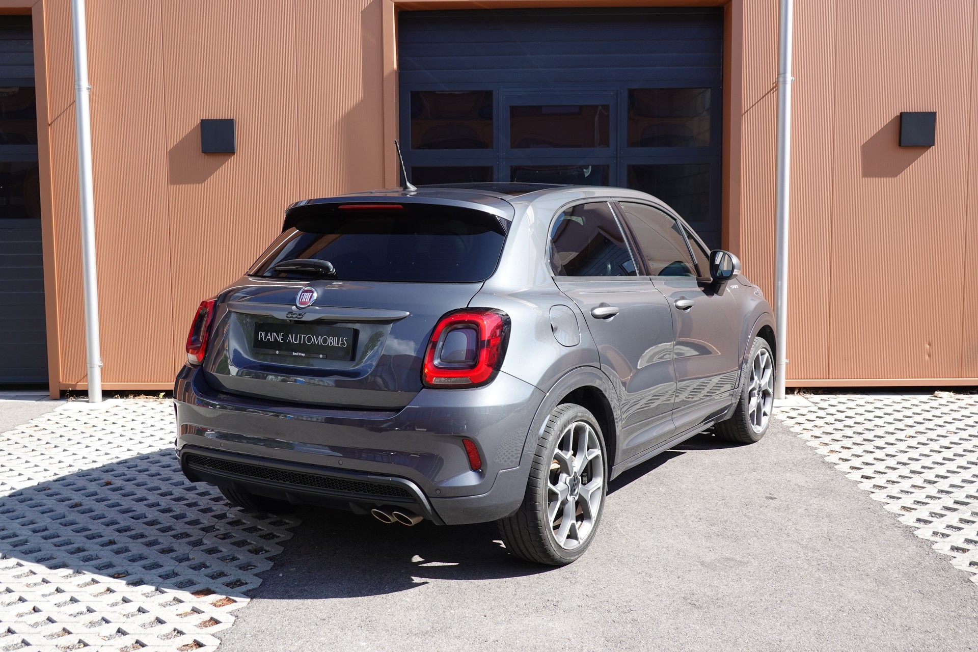 FIAT 500X 1.3 TB GSE S-Design ''CH Auto * Version Sport * Tempomat adaptatif * GPS * Caméra de Recul * 8 Pneus''-image-7