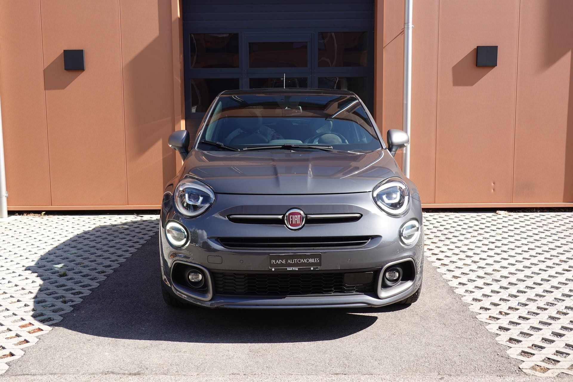 FIAT 500X 1.3 TB GSE S-Design ''CH Auto * Version Sport * Tempomat adaptatif * GPS * Caméra de Recul * 8 Pneus''-showroom-element-1
