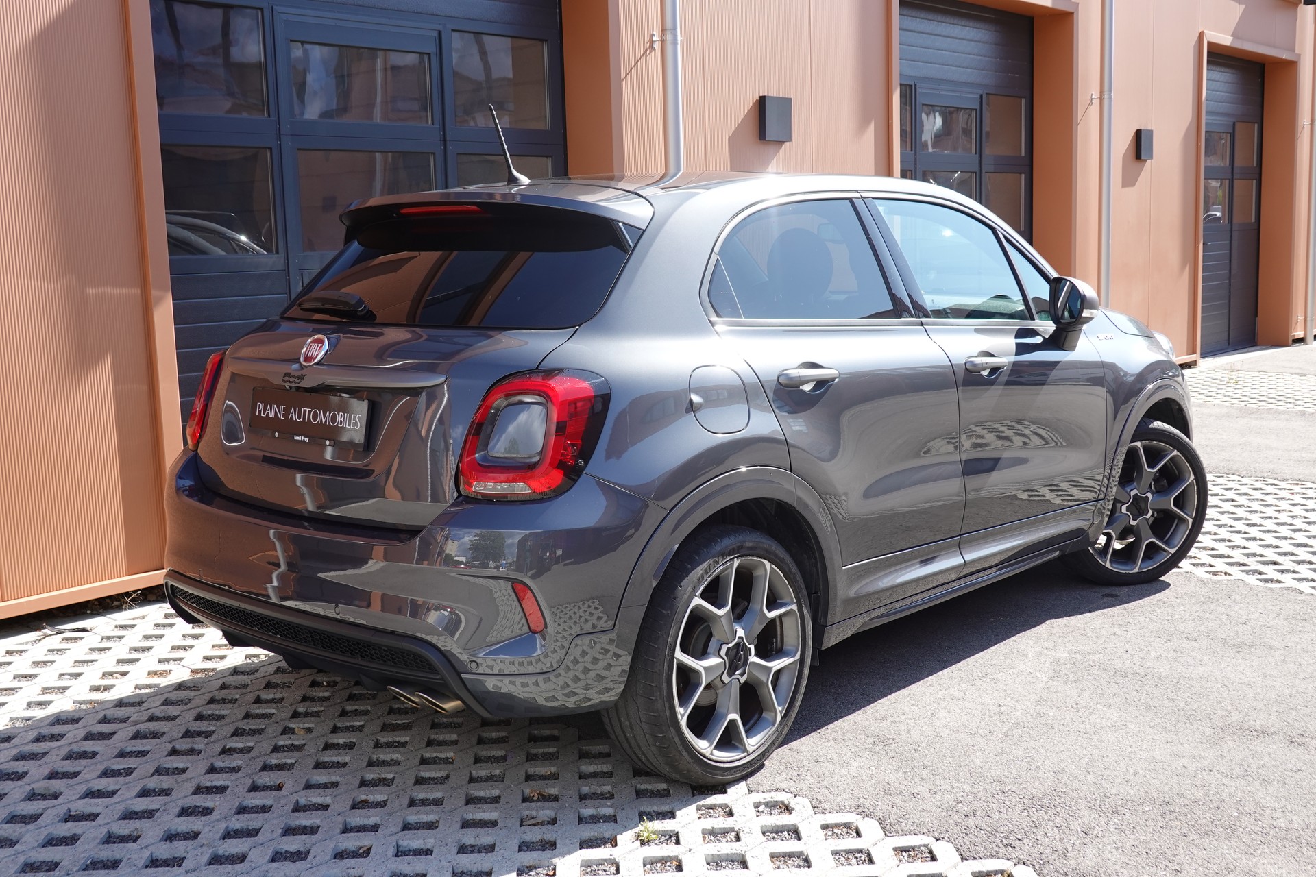 FIAT 500X 1.3 TB GSE S-Design ''CH Auto * Version Sport * Tempomat adaptatif * GPS * Caméra de Recul * 8 Pneus''-image-6