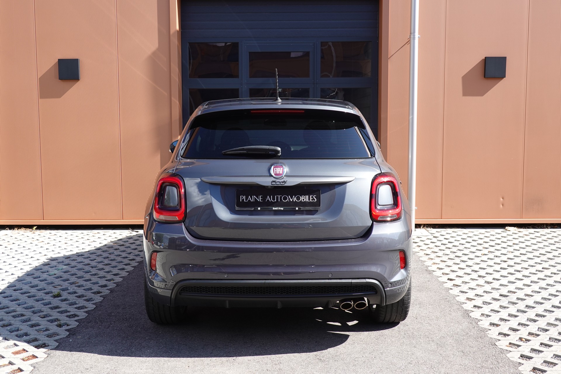 FIAT 500X 1.3 TB GSE S-Design ''CH Auto * Version Sport * Tempomat adaptatif * GPS * Caméra de Recul * 8 Pneus''-image-8