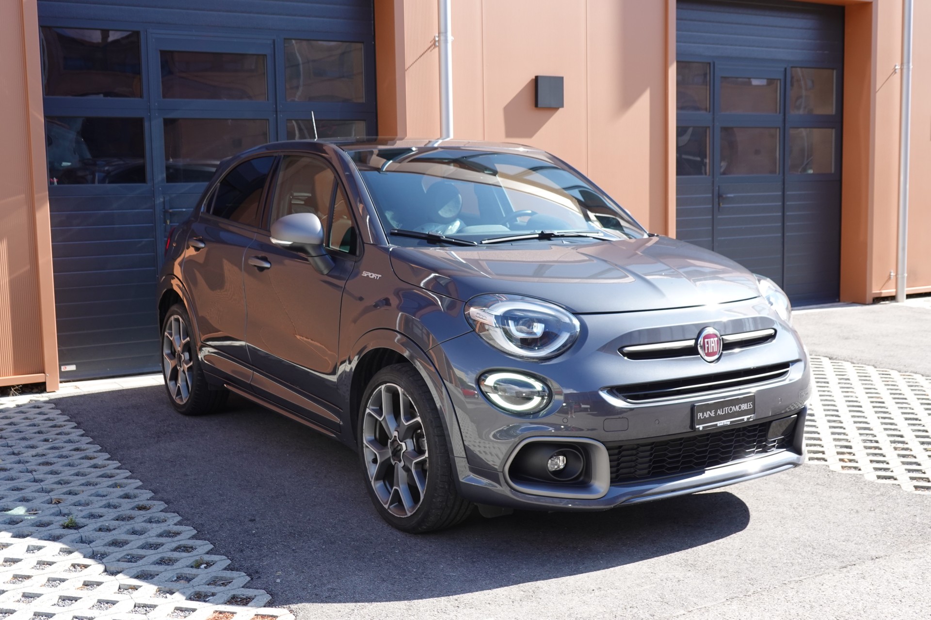 FIAT 500X 1.3 TB GSE S-Design ''CH Auto * Version Sport * Tempomat adaptatif * GPS * Caméra de Recul * 8 Pneus''-showroom-element-2